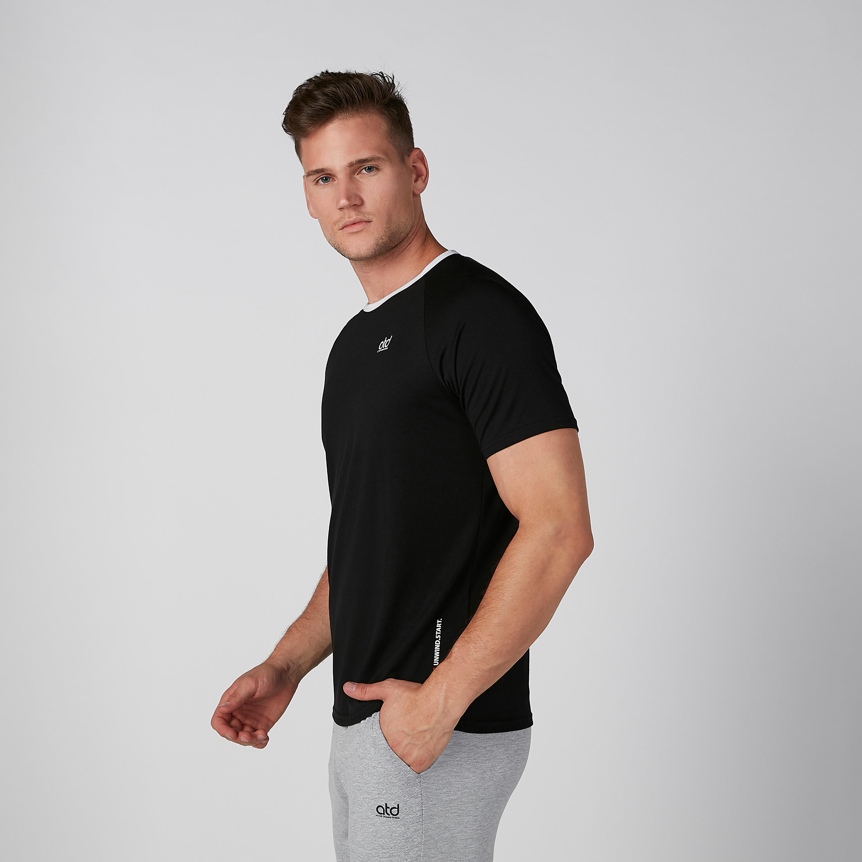 تيشيرت بياقة مستديرة وأكمام قصيرة وطبعات-men-clothing-tshirtsandpolos-tshirts-image-1
