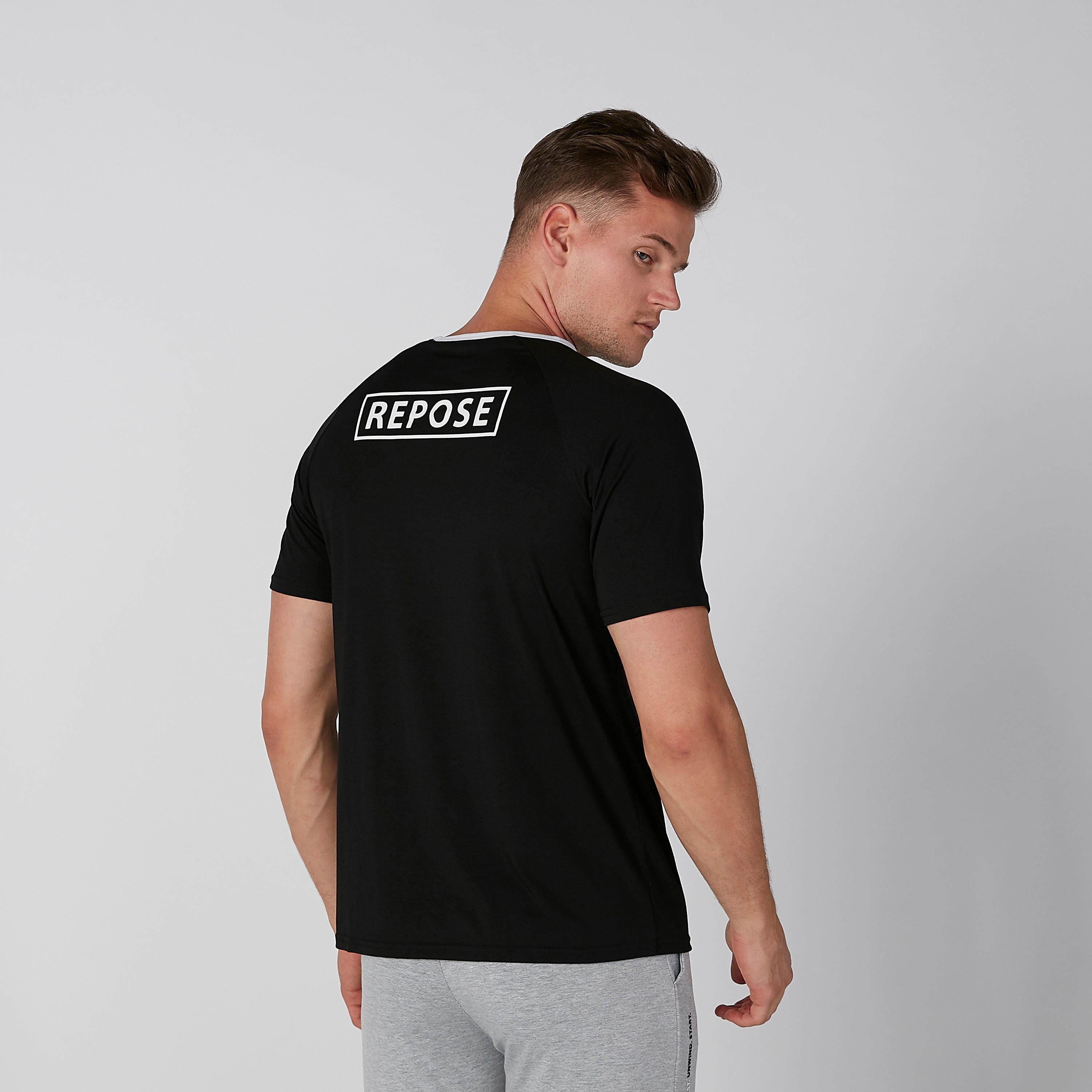 تيشيرت بياقة مستديرة وأكمام قصيرة وطبعات-men-clothing-tshirtsandpolos-tshirts-image-3