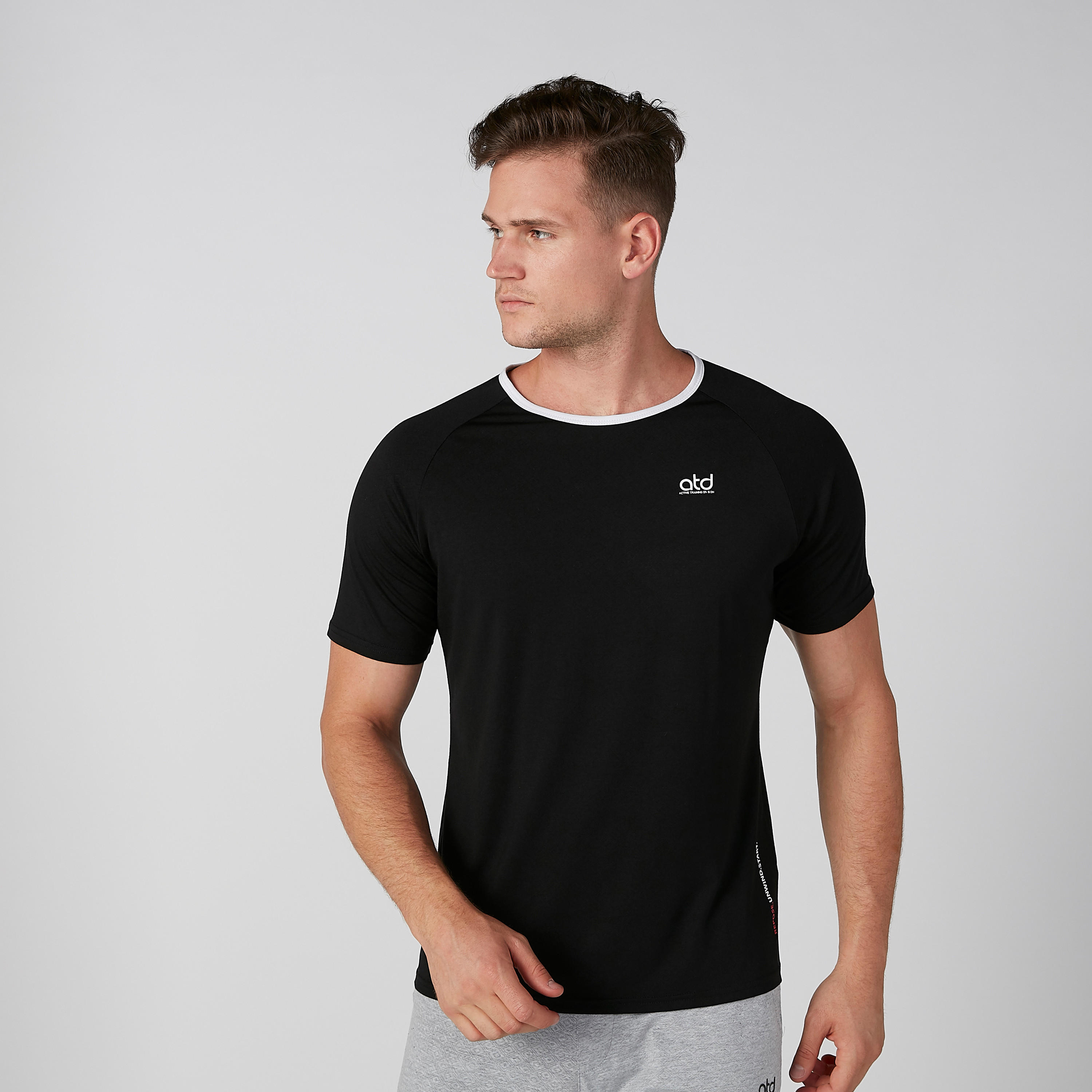 تيشيرت بياقة مستديرة وأكمام قصيرة وطبعات-men-clothing-tshirtsandpolos-tshirts-image-4