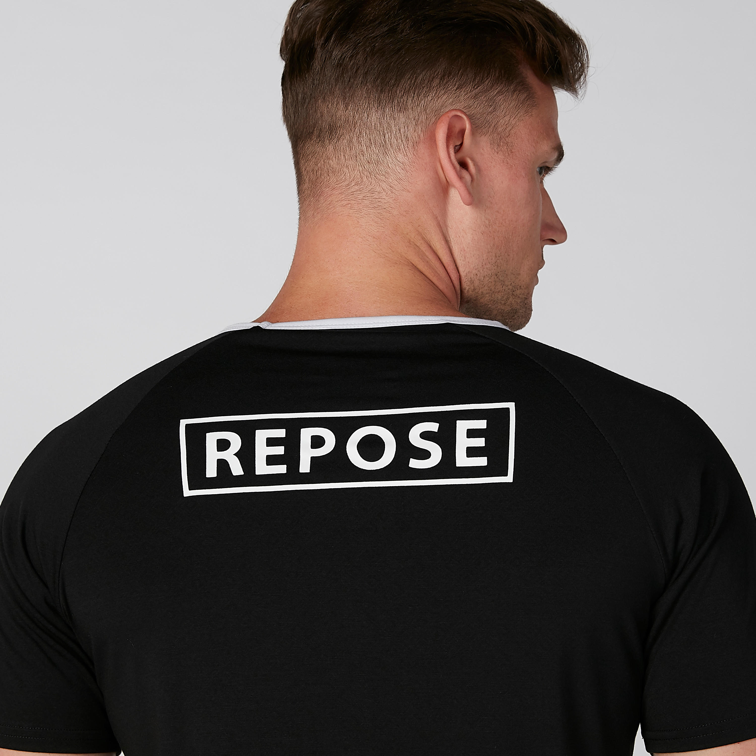 تيشيرت بياقة مستديرة وأكمام قصيرة وطبعات-men-clothing-tshirtsandpolos-tshirts-image-5