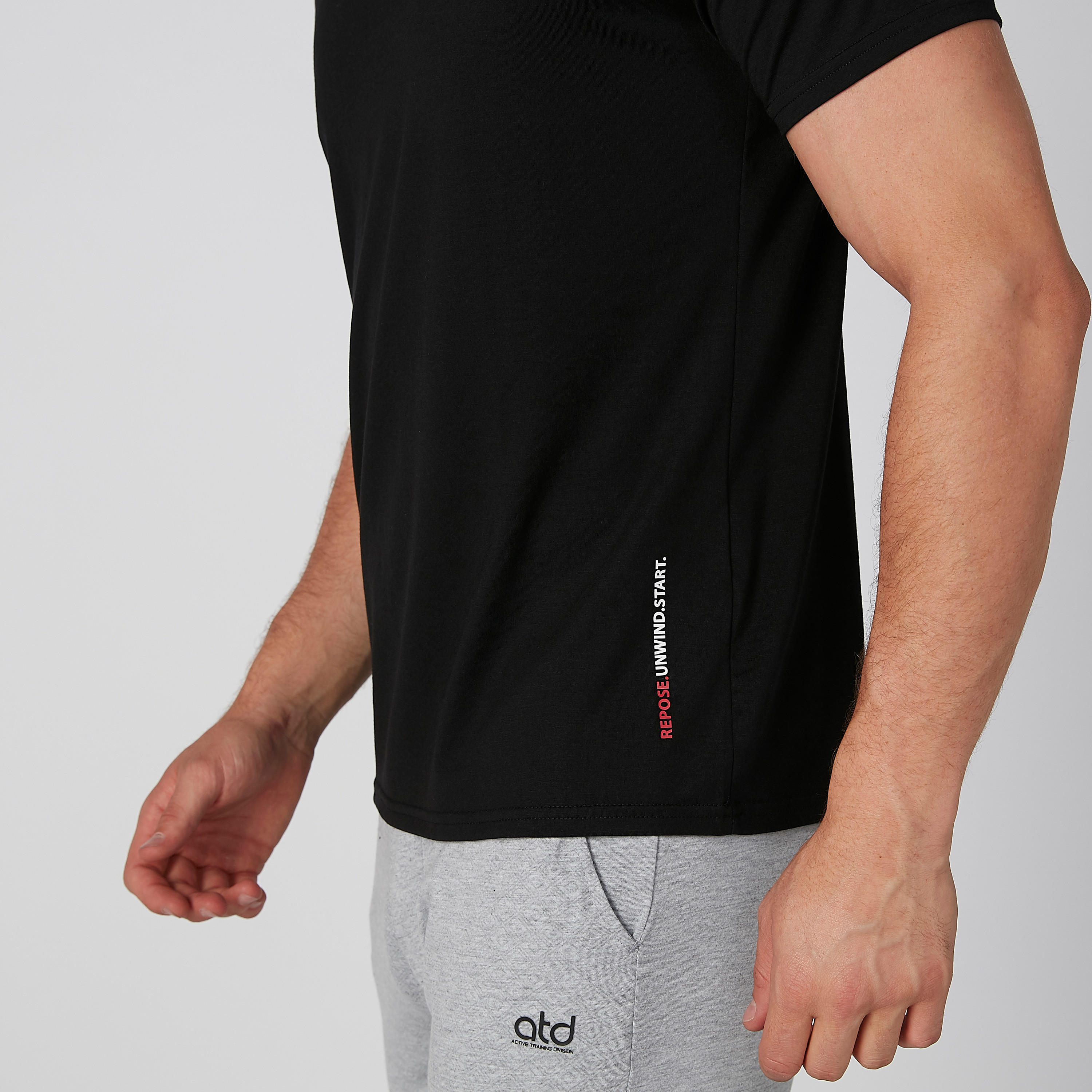 تيشيرت بياقة مستديرة وأكمام قصيرة وطبعات-men-clothing-tshirtsandpolos-tshirts-image-6