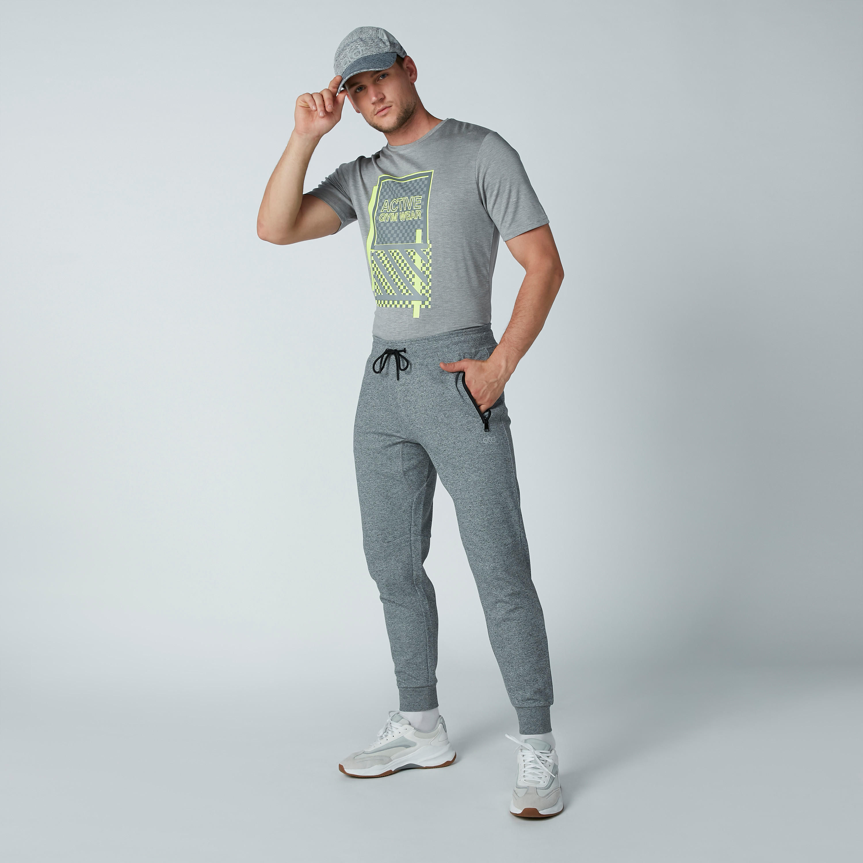 بنطال رياضي برباط وجيوب-men-clothing-bottoms-joggers-image-5
