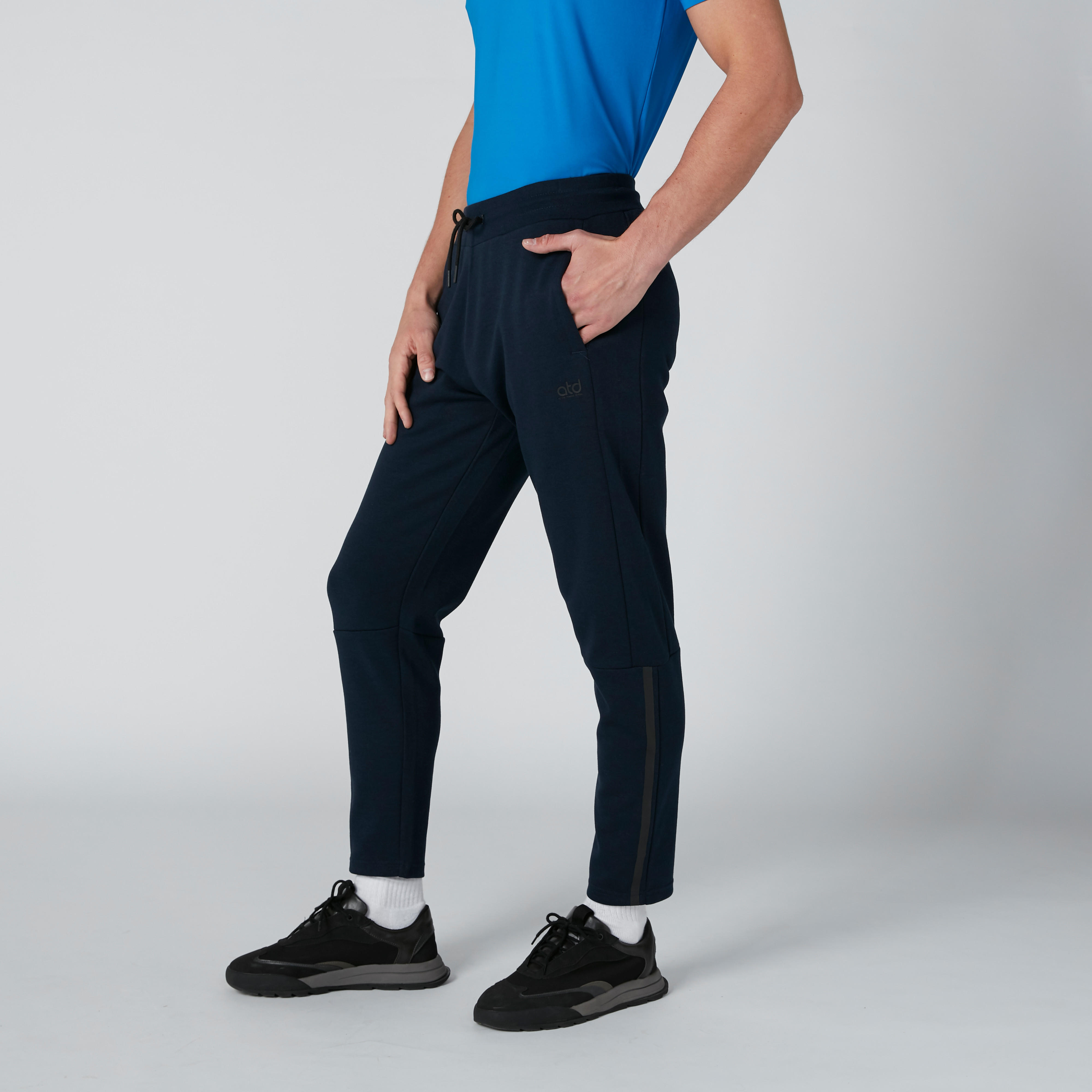 بنطال رياضي طويل برباط وجيوب-men-clothing-sportswearandactivewear-bottoms-image-1