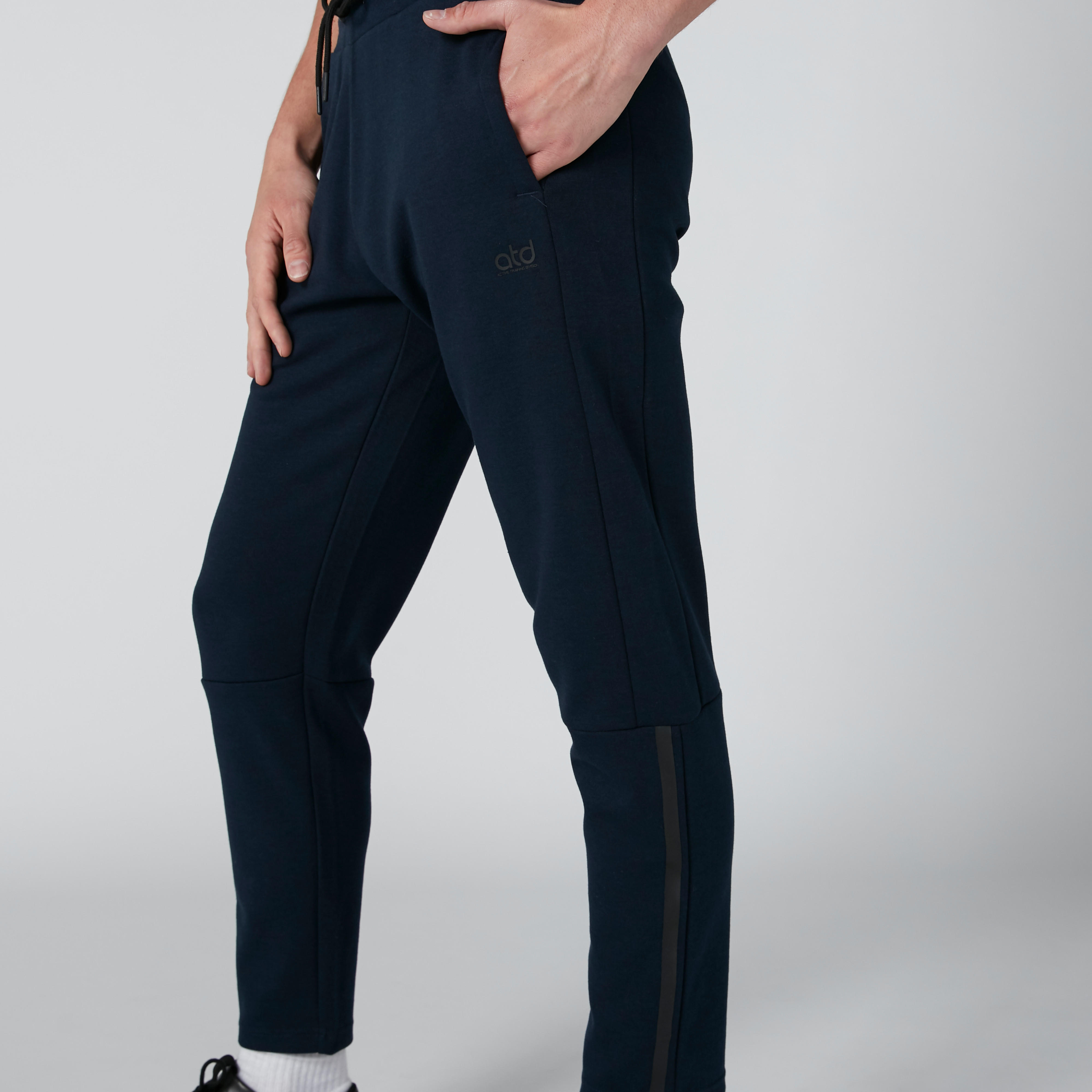 بنطال رياضي طويل برباط وجيوب-men-clothing-sportswearandactivewear-bottoms-image-5