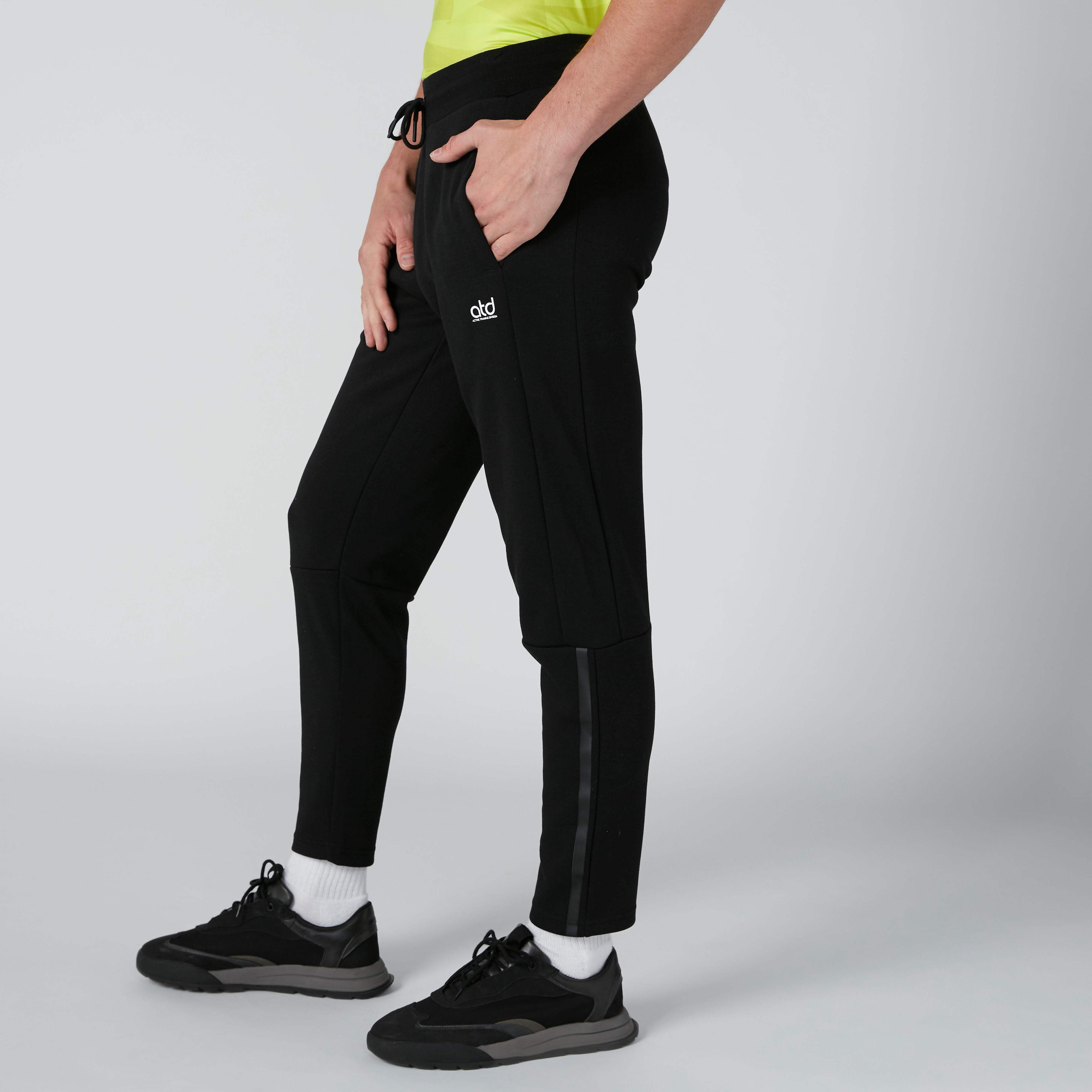 بنطال رياضي طويل برباط وجيوب-men-clothing-sportswearandactivewear-bottoms-image-4