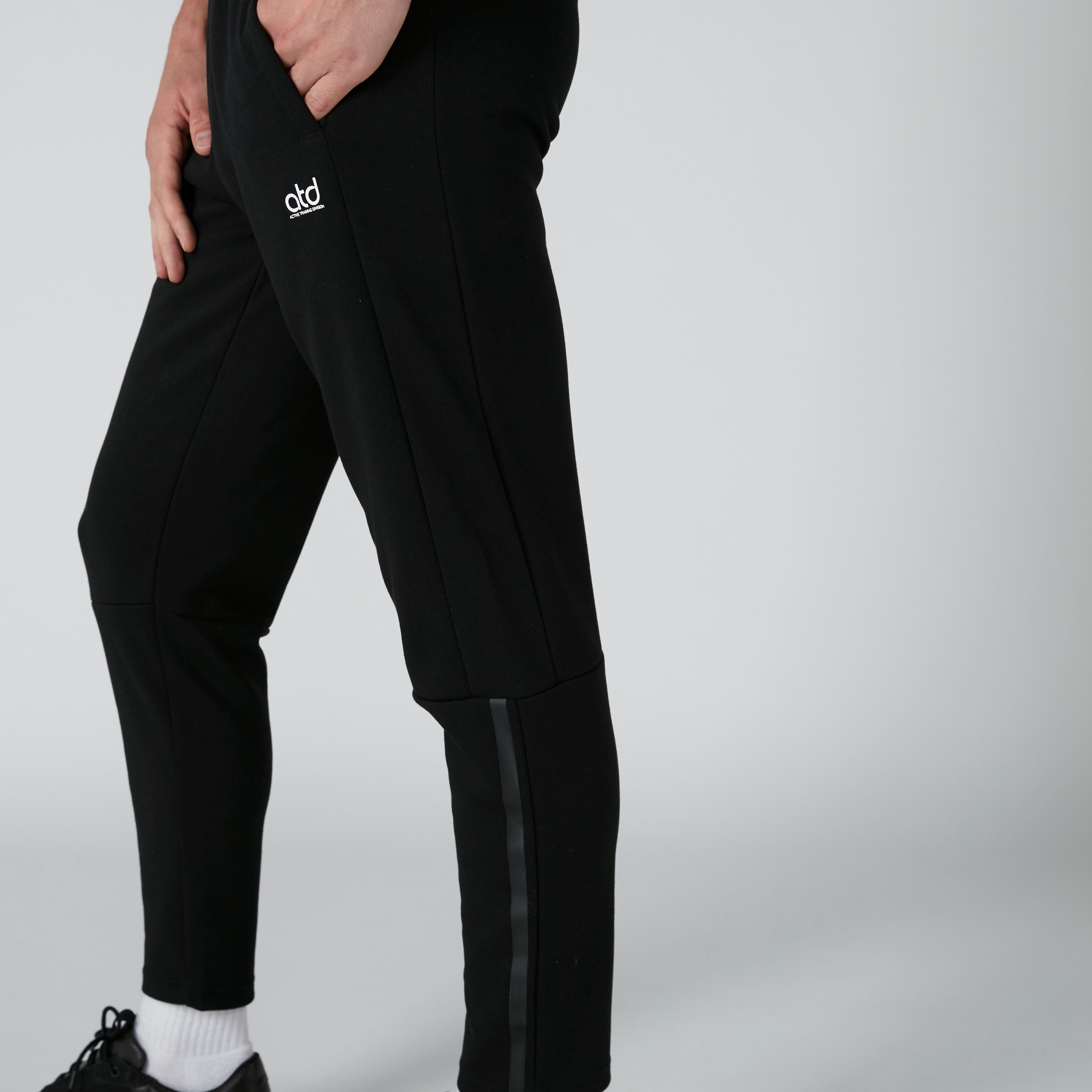 بنطال رياضي طويل برباط وجيوب-men-clothing-sportswearandactivewear-bottoms-image-5