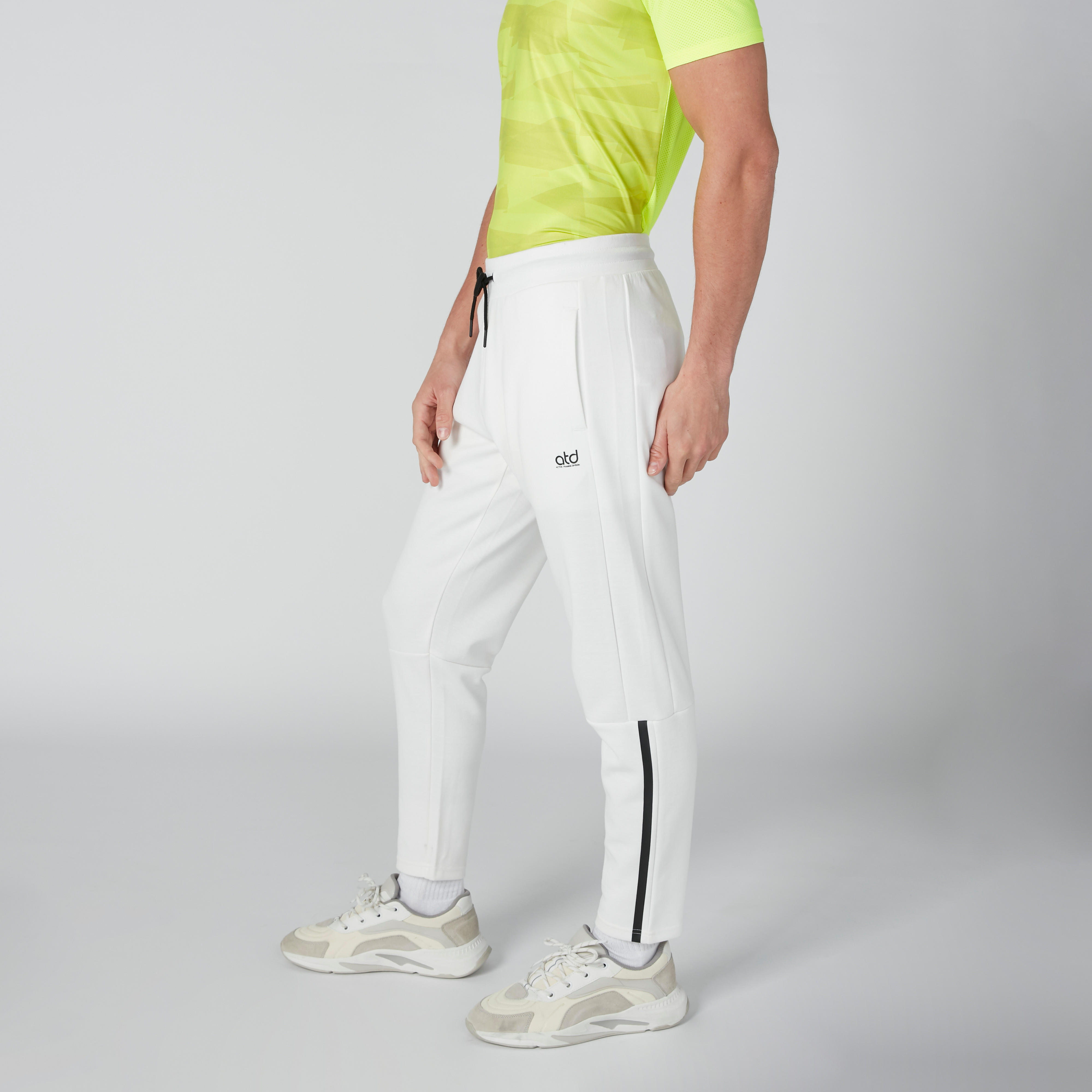بنطال رياضي طويل برباط وجيوب-men-clothing-sportswearandactivewear-bottoms-image-1