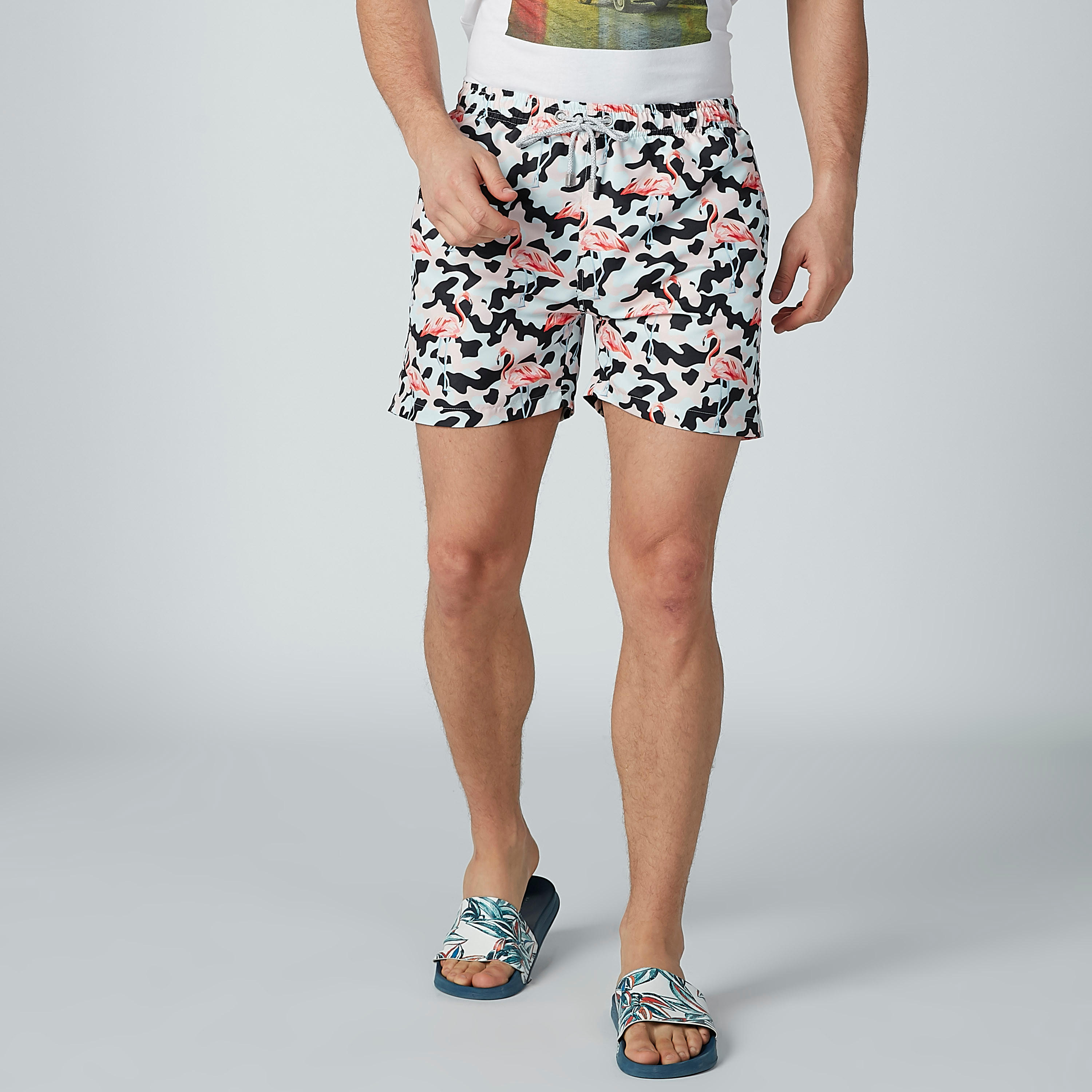شورت برباط وجيوب وطبعات فلاميجو-men-clothing-bottoms-shorts-image-1