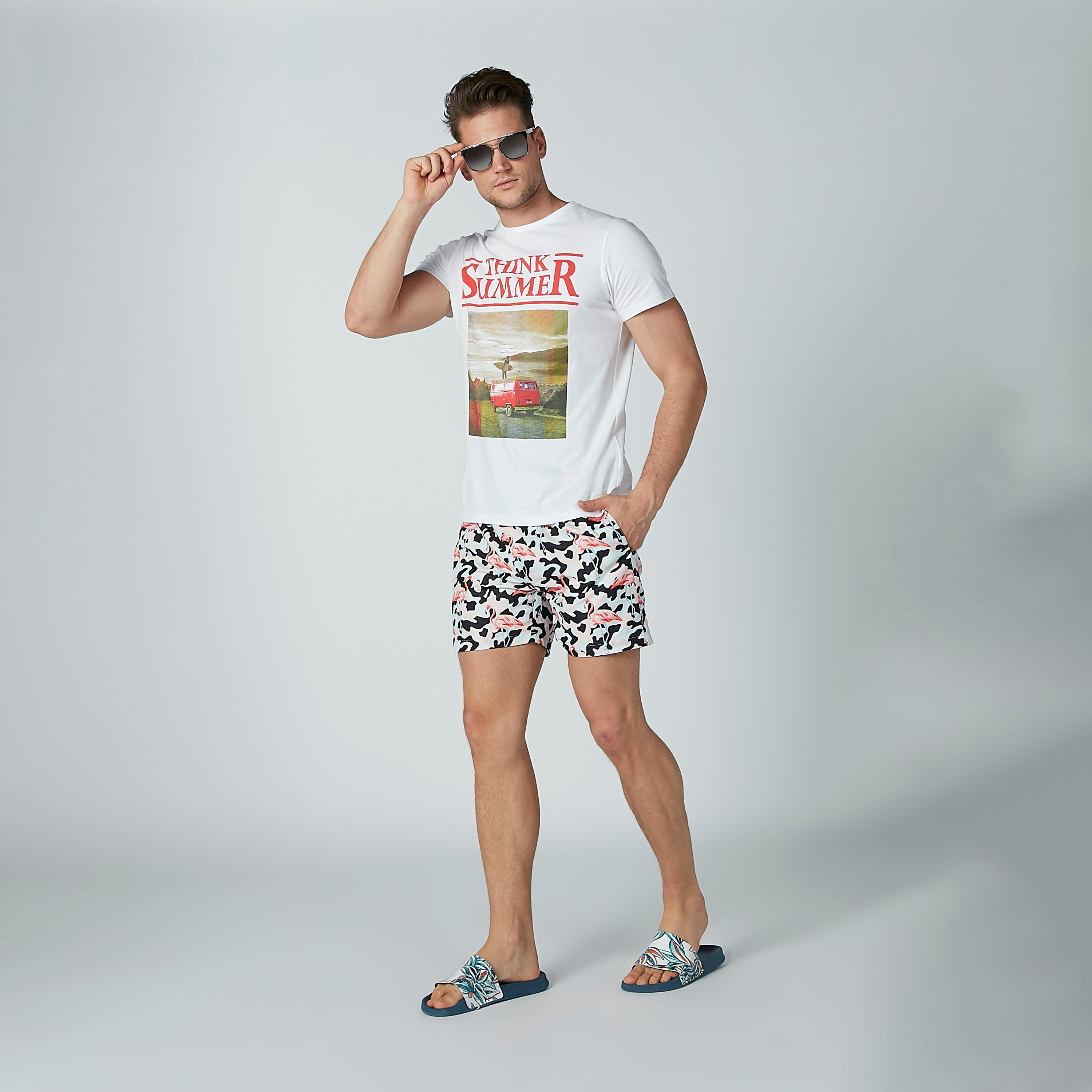 شورت برباط وجيوب وطبعات فلاميجو-men-clothing-bottoms-shorts-image-2