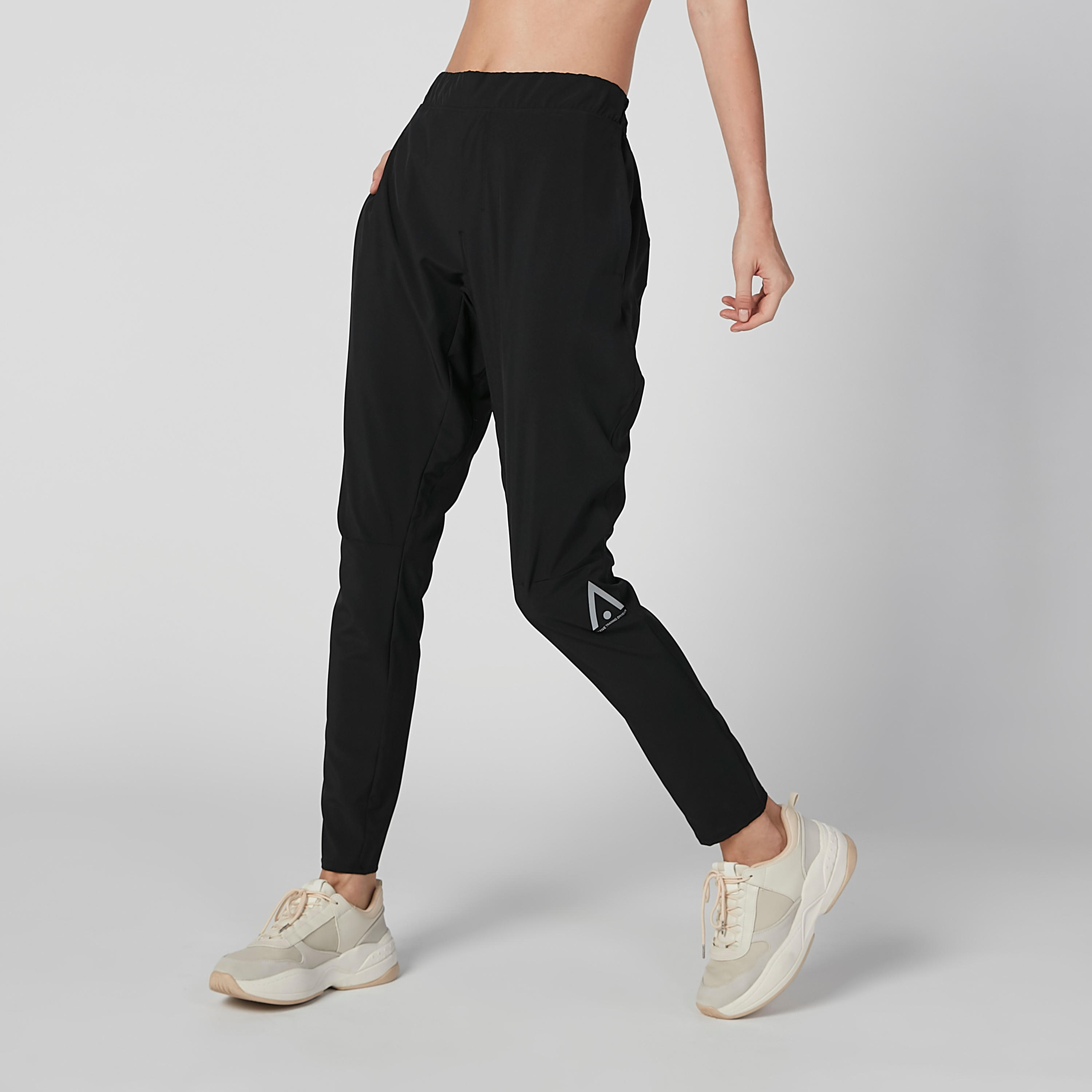 بنطال رياضي بخصر مطّاطي وجيوب وطبعات-women-clothing-bottoms-joggers-image-2