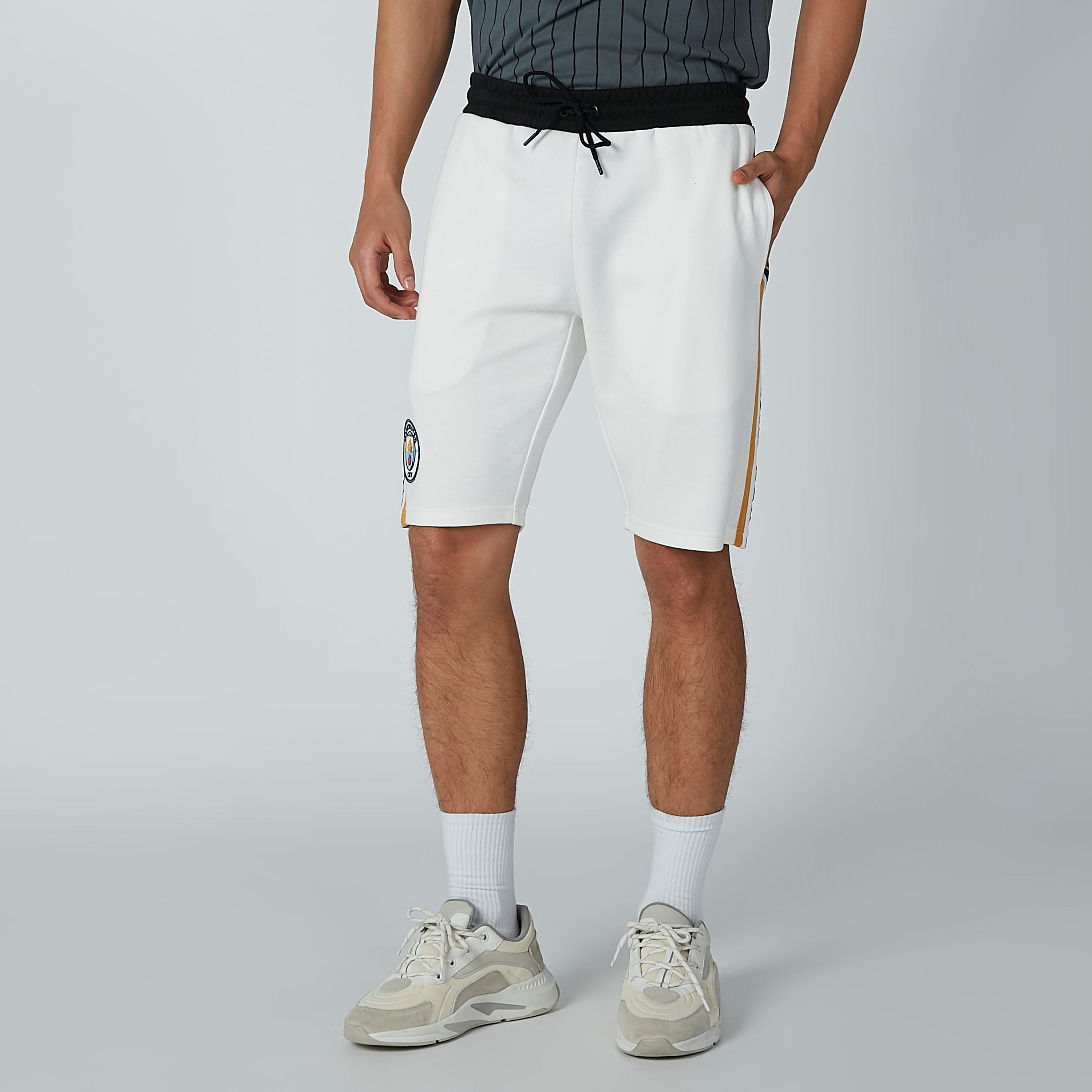 شورت برباط وشريطة وجيوب وطبعات-men-clothing-bottoms-shorts-image-5