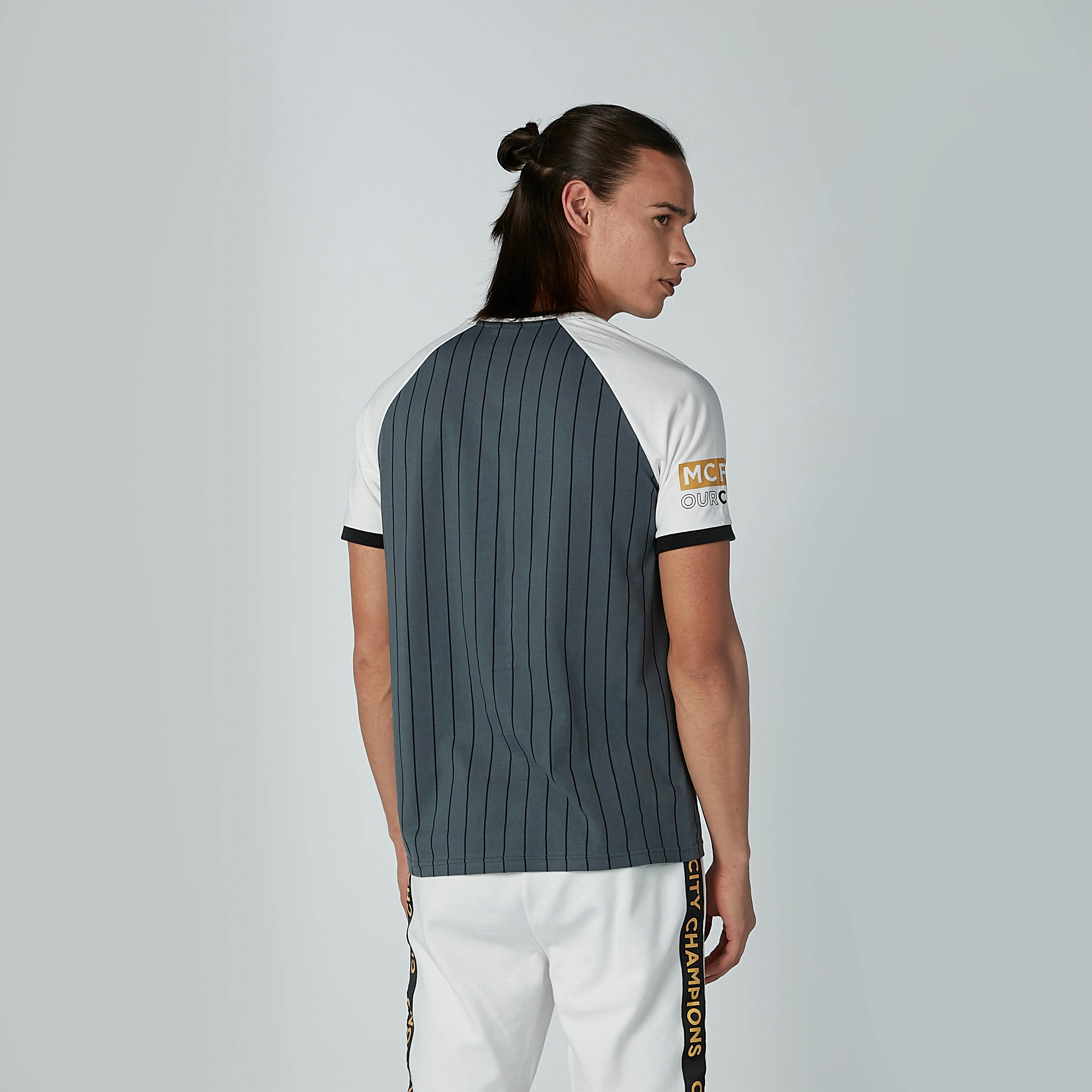 تيشيرت بياقة V وأكمام مغايرة وطبعات-men-clothing-tshirtsandpolos-tshirts-image-3