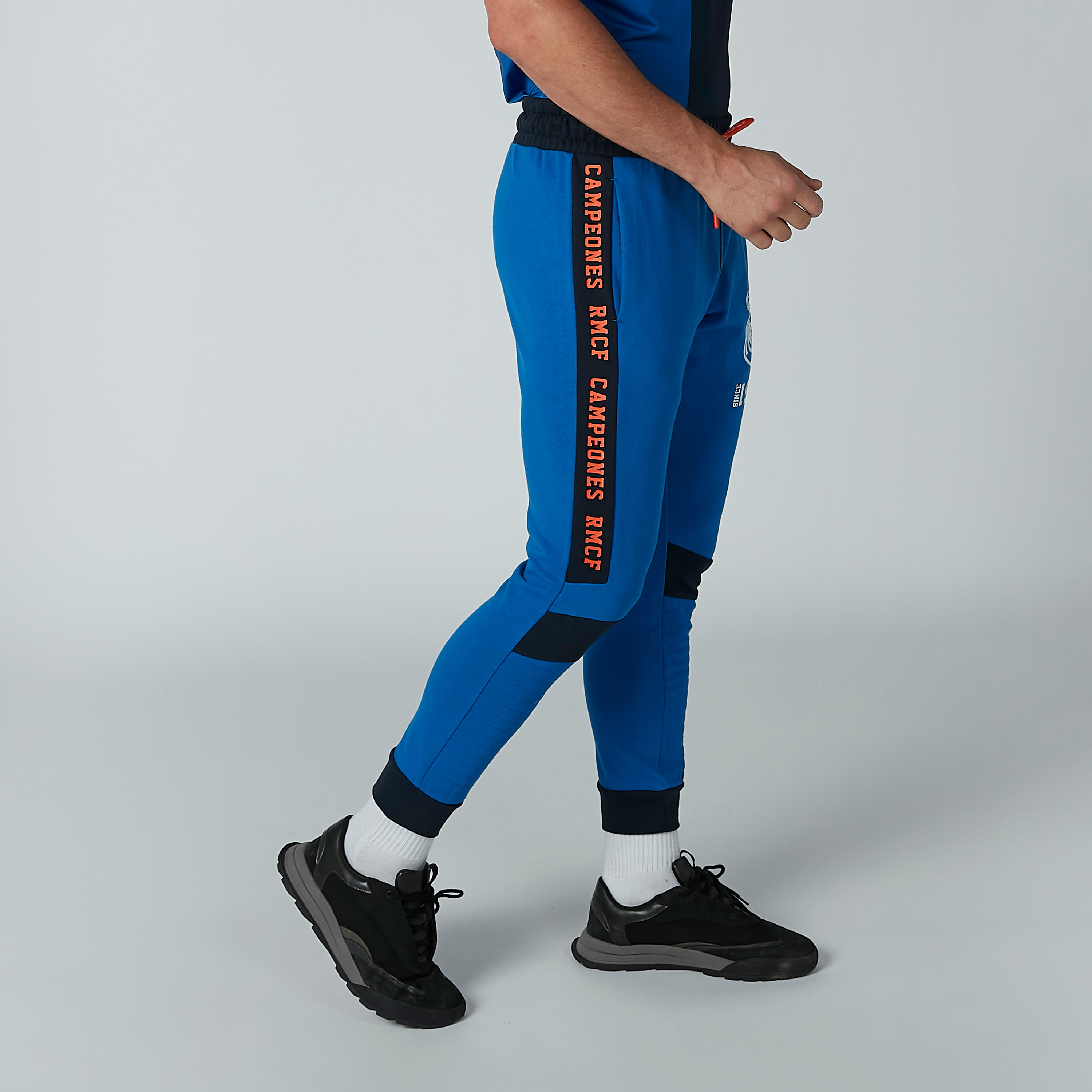 بنطال رياضي طويل برباط وجيوب وطبعات-men-clothing-bottoms-joggers-image-1