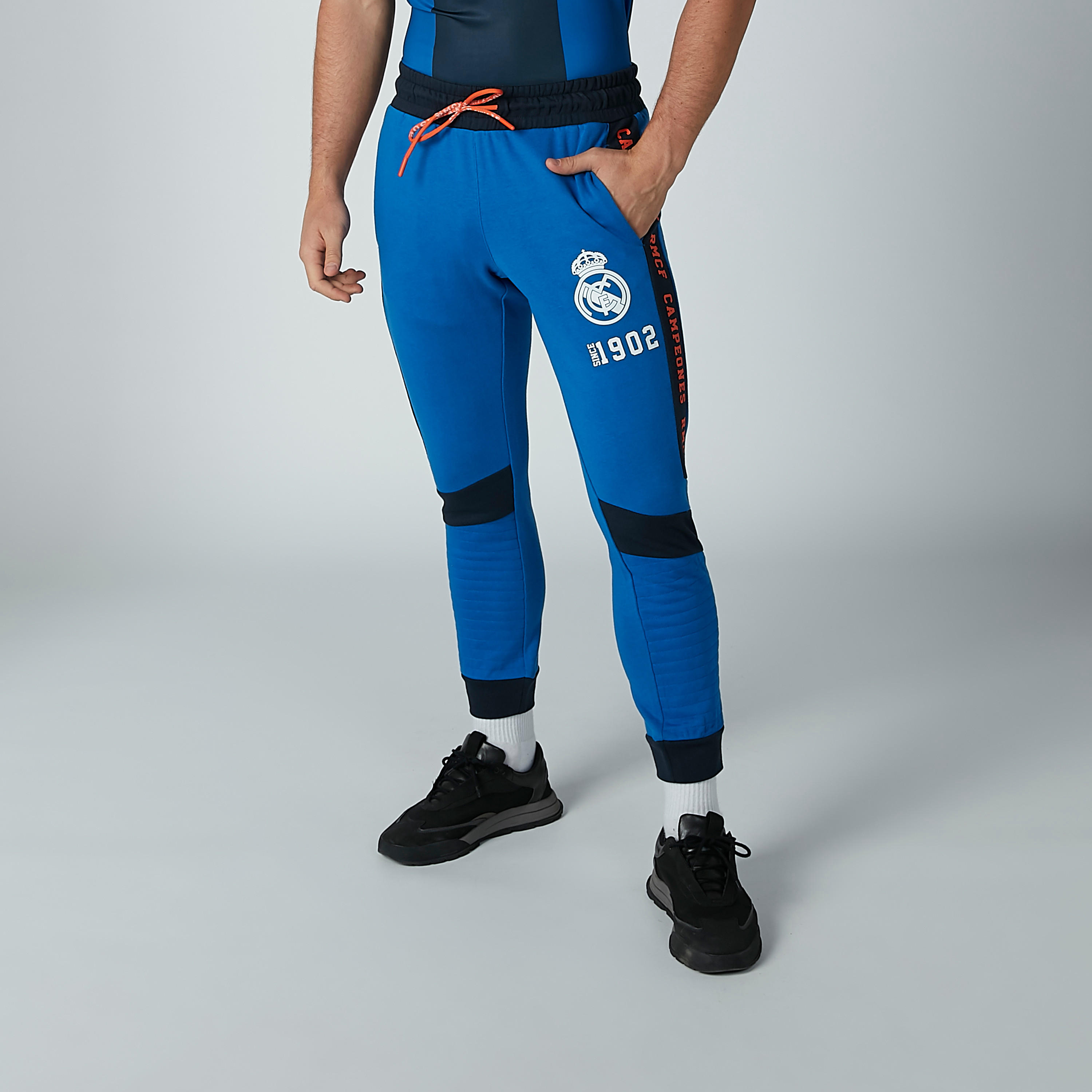 بنطال رياضي طويل برباط وجيوب وطبعات-men-clothing-bottoms-joggers-image-4