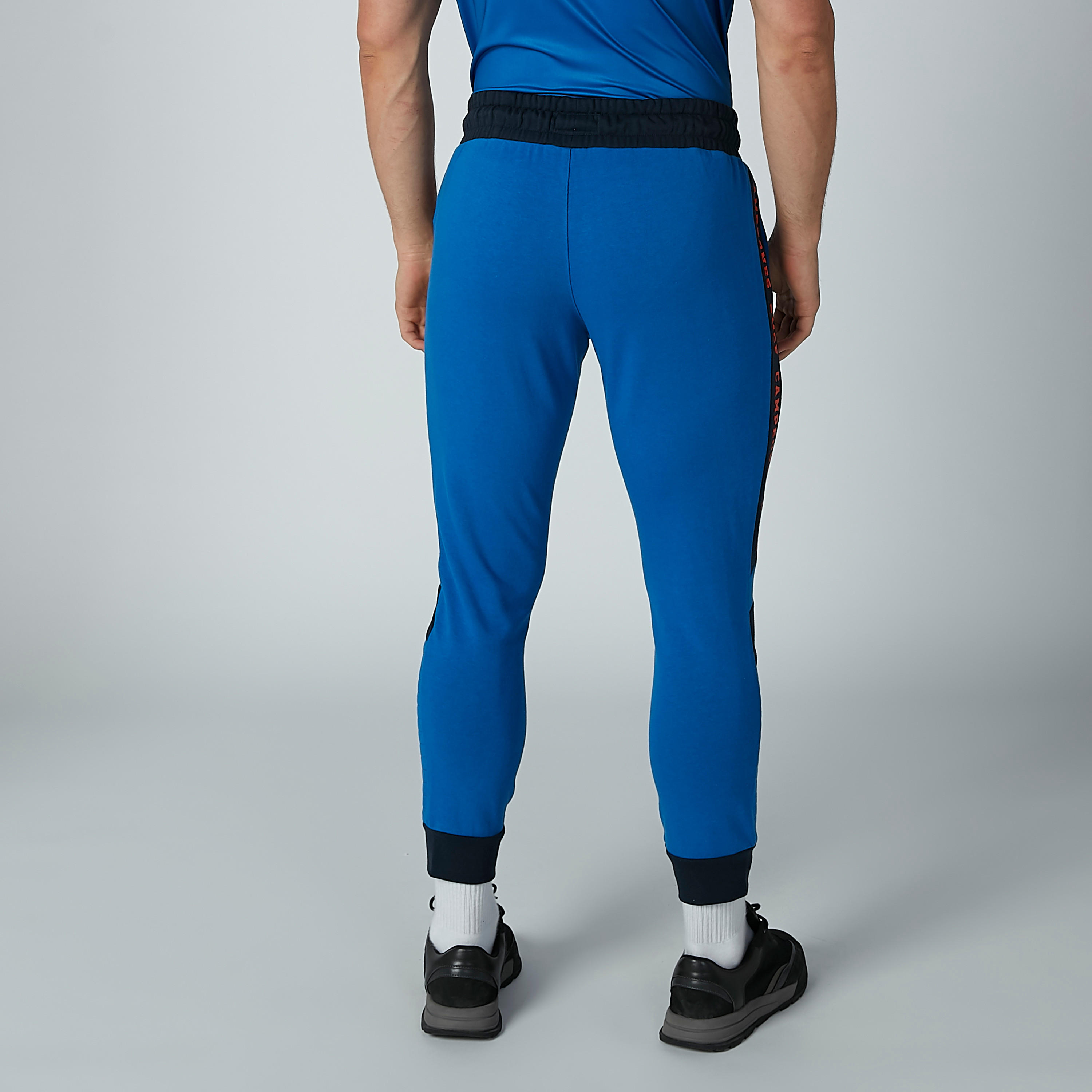 بنطال رياضي طويل برباط وجيوب وطبعات-men-clothing-bottoms-joggers-image-5