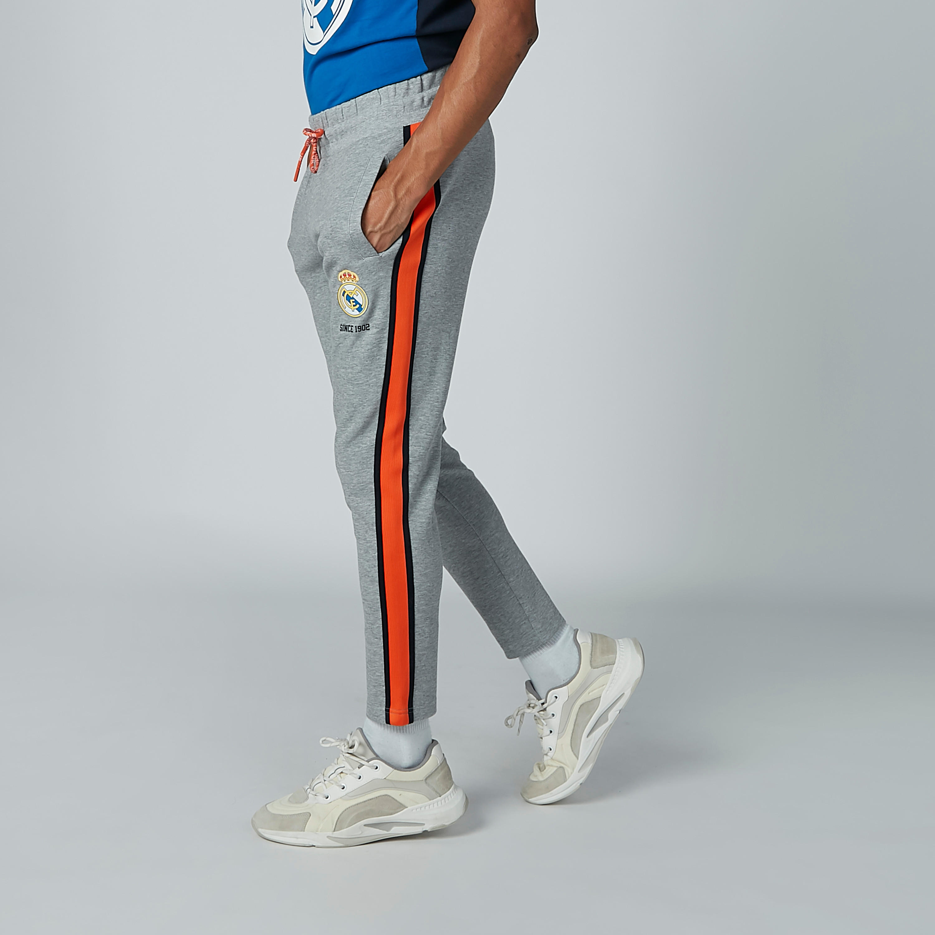 بنطال رياضي برباط وجيوب وطبعات-men-clothing-sportswearandactivewear-bottoms-image-4
