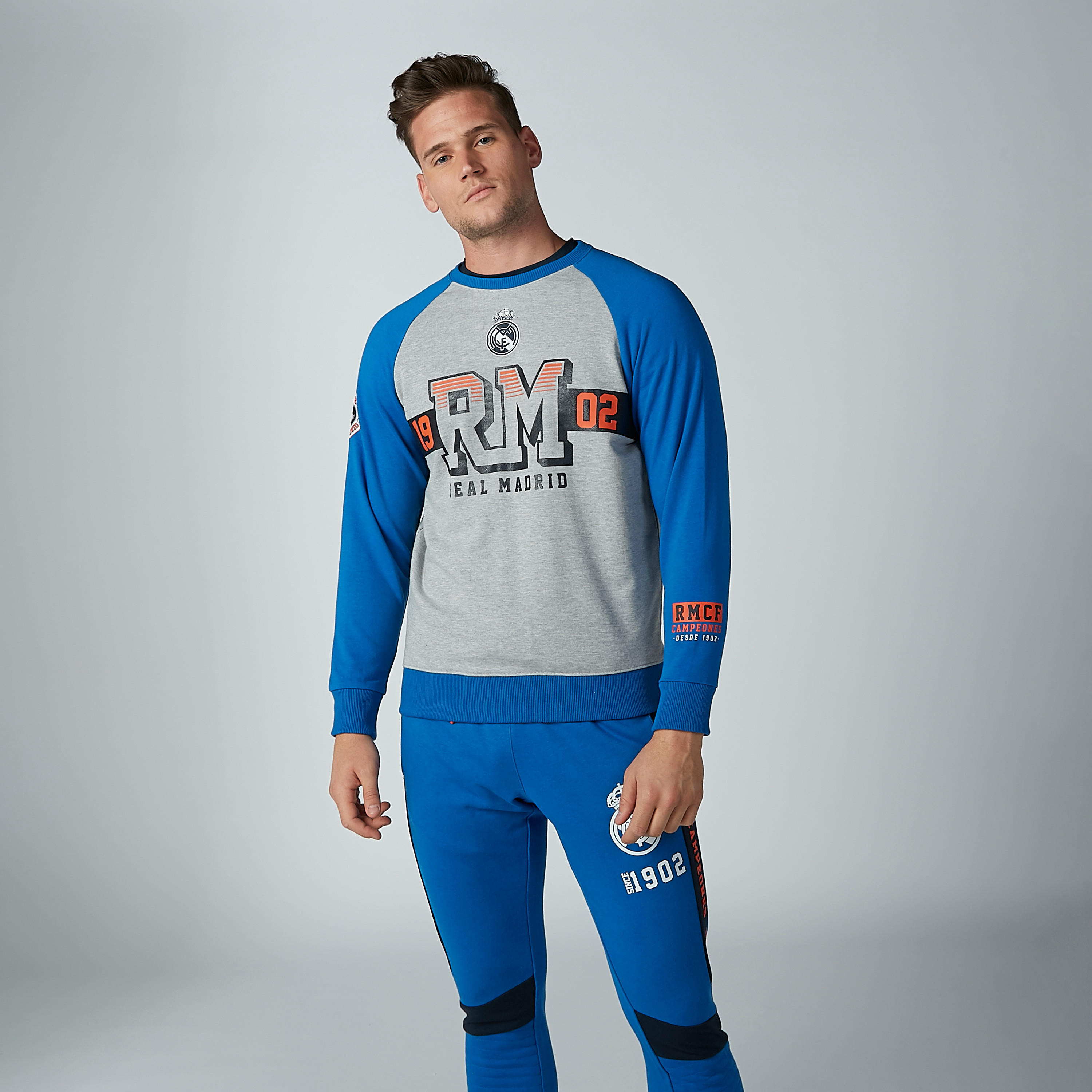 سويت شيرت بياقة مستديرة وأكمام مغايرة وطبعات-men-winterwear-hoodiesandsweatshirts-image-6