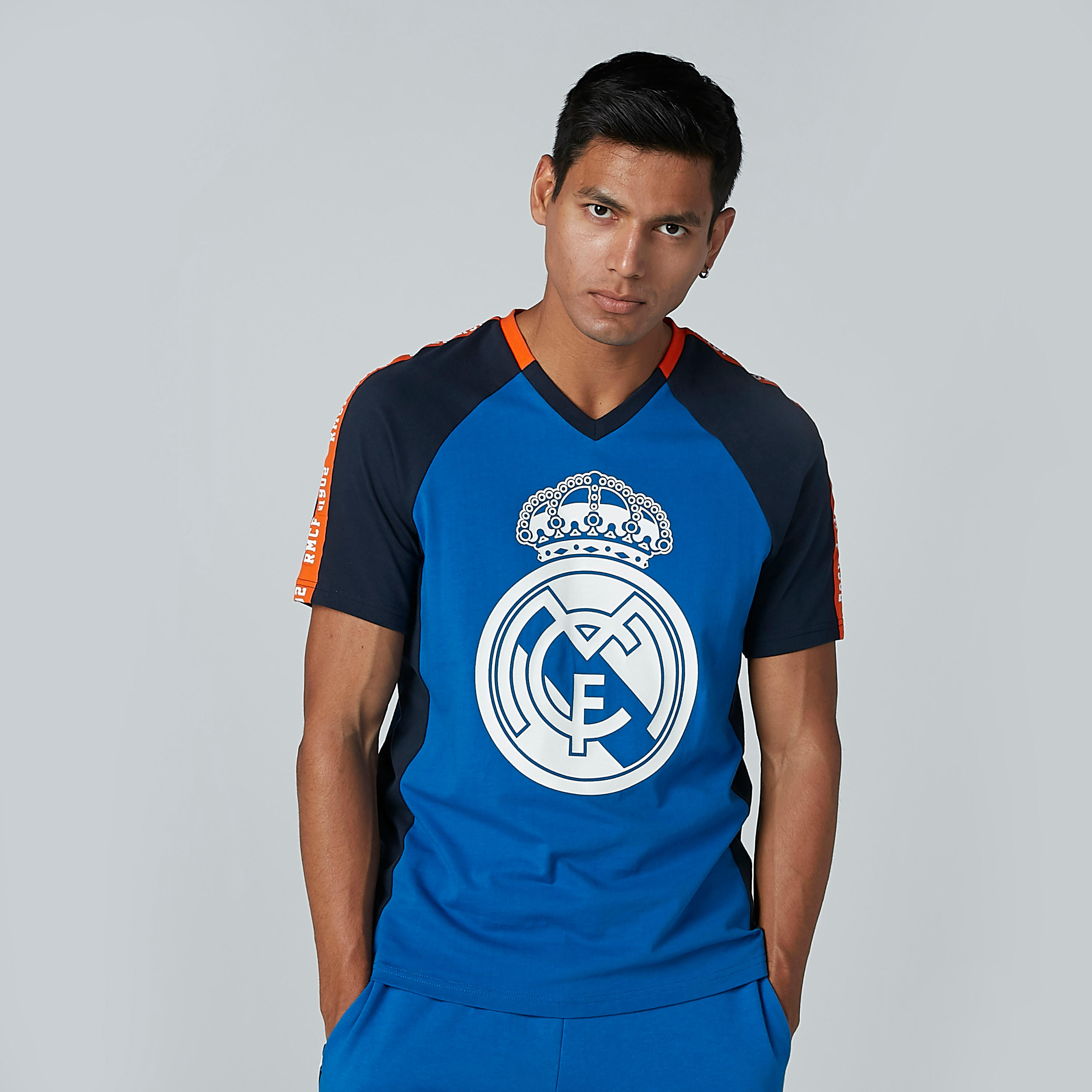Logo Printed V-neck T-shirt with Short Sleeves-men-clothing-sportswearandactivewear-tshirtsandpolos-image-3