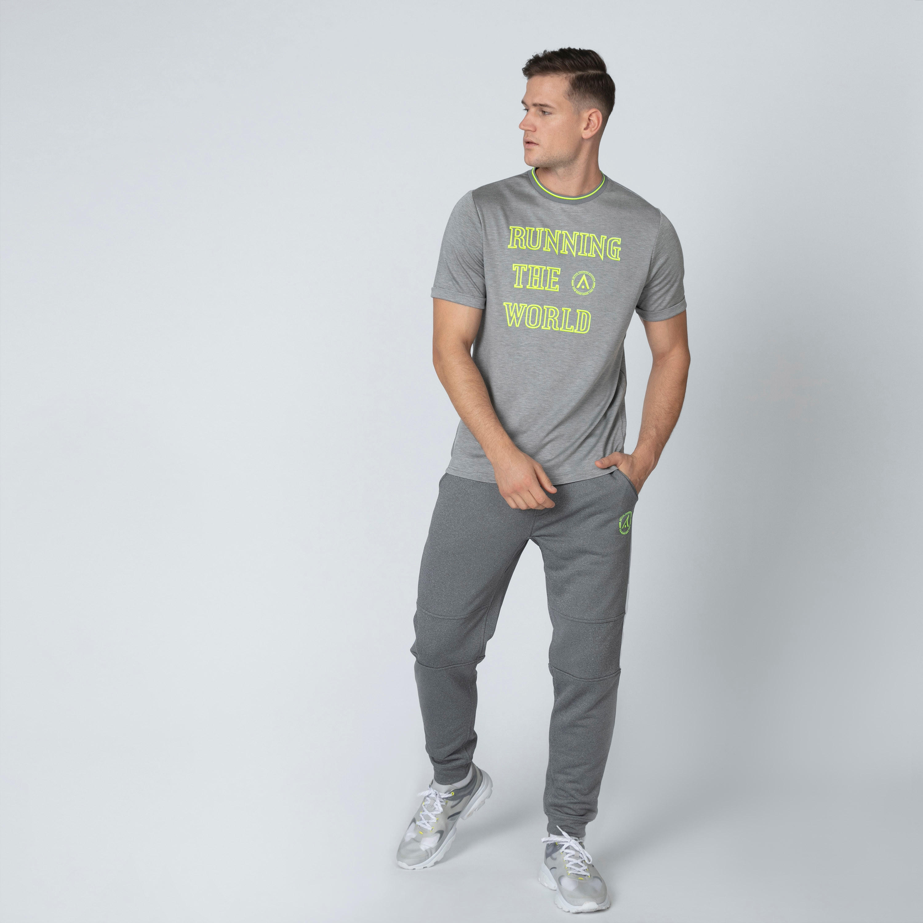 تيشيرت بياقة مستديرة وأكمام قصيرة وطبعات-men-clothing-tshirtsandpolos-tshirts-image-1