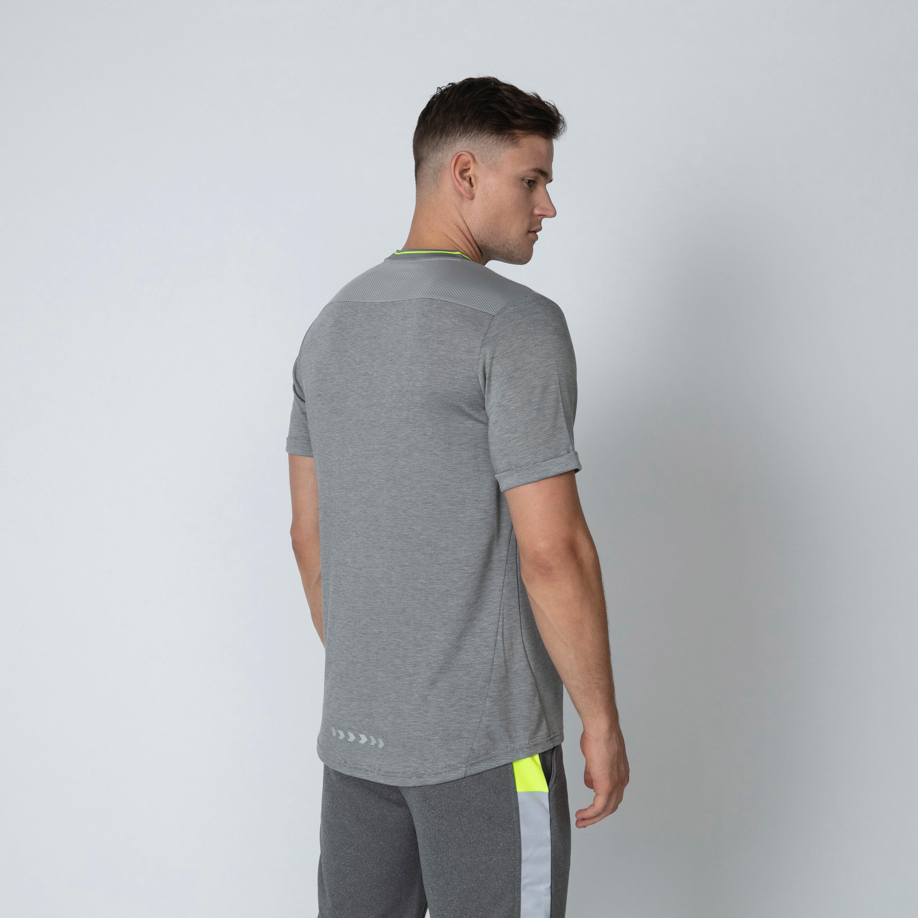 تيشيرت بياقة مستديرة وأكمام قصيرة وطبعات-men-clothing-tshirtsandpolos-tshirts-image-2