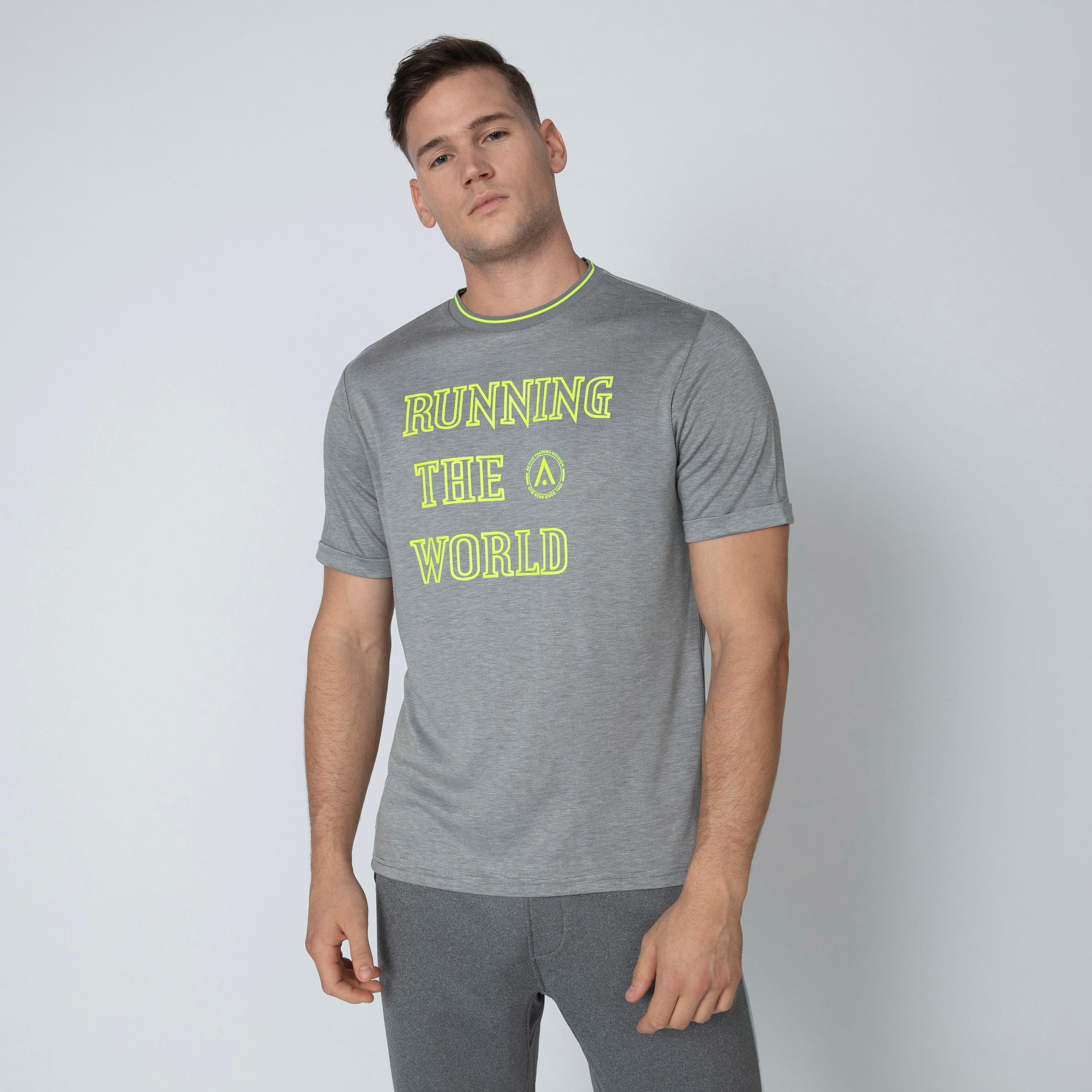 تيشيرت بياقة مستديرة وأكمام قصيرة وطبعات-men-clothing-tshirtsandpolos-tshirts-image-4