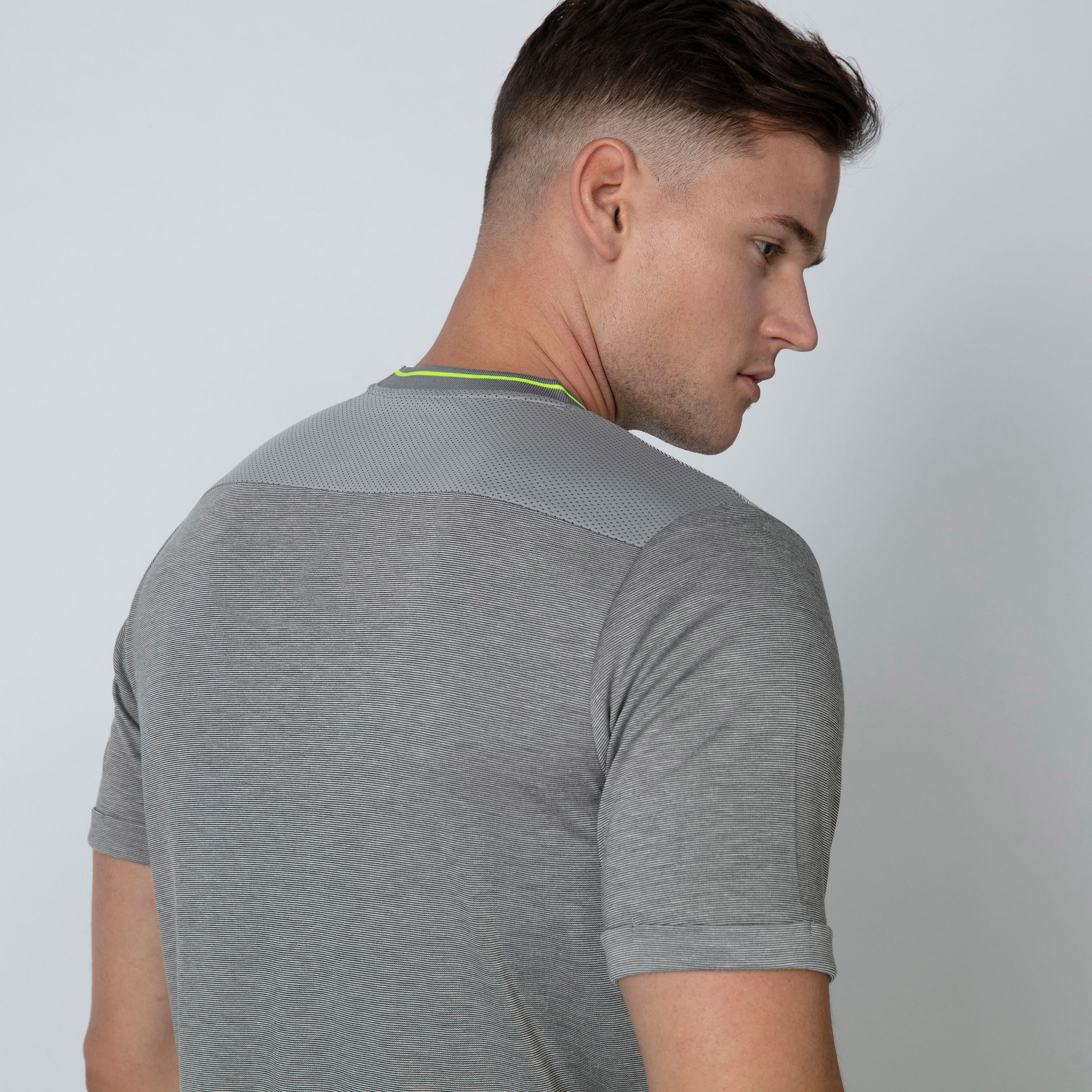 تيشيرت بياقة مستديرة وأكمام قصيرة وطبعات-men-clothing-tshirtsandpolos-tshirts-image-5