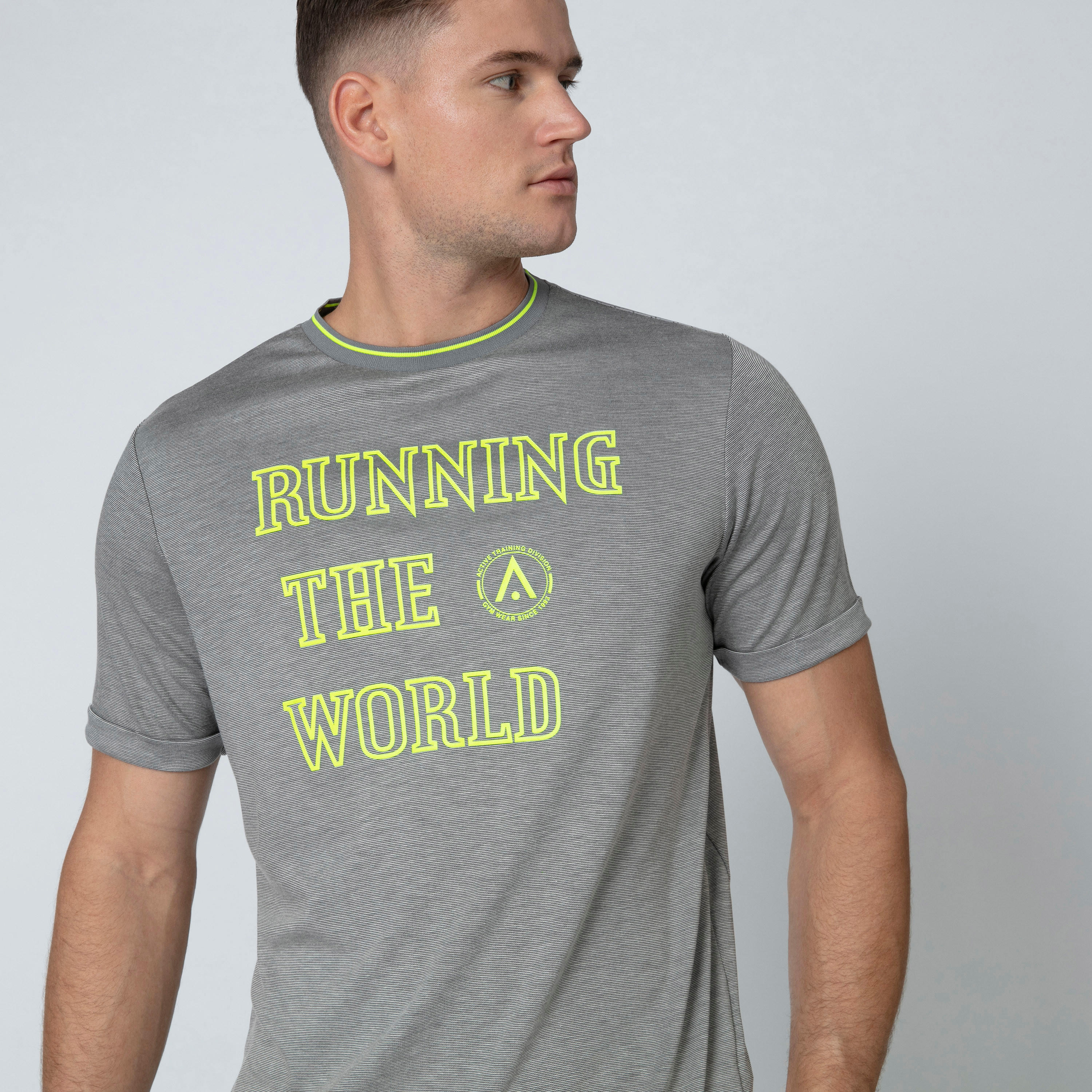 تيشيرت بياقة مستديرة وأكمام قصيرة وطبعات-men-clothing-tshirtsandpolos-tshirts-image-6