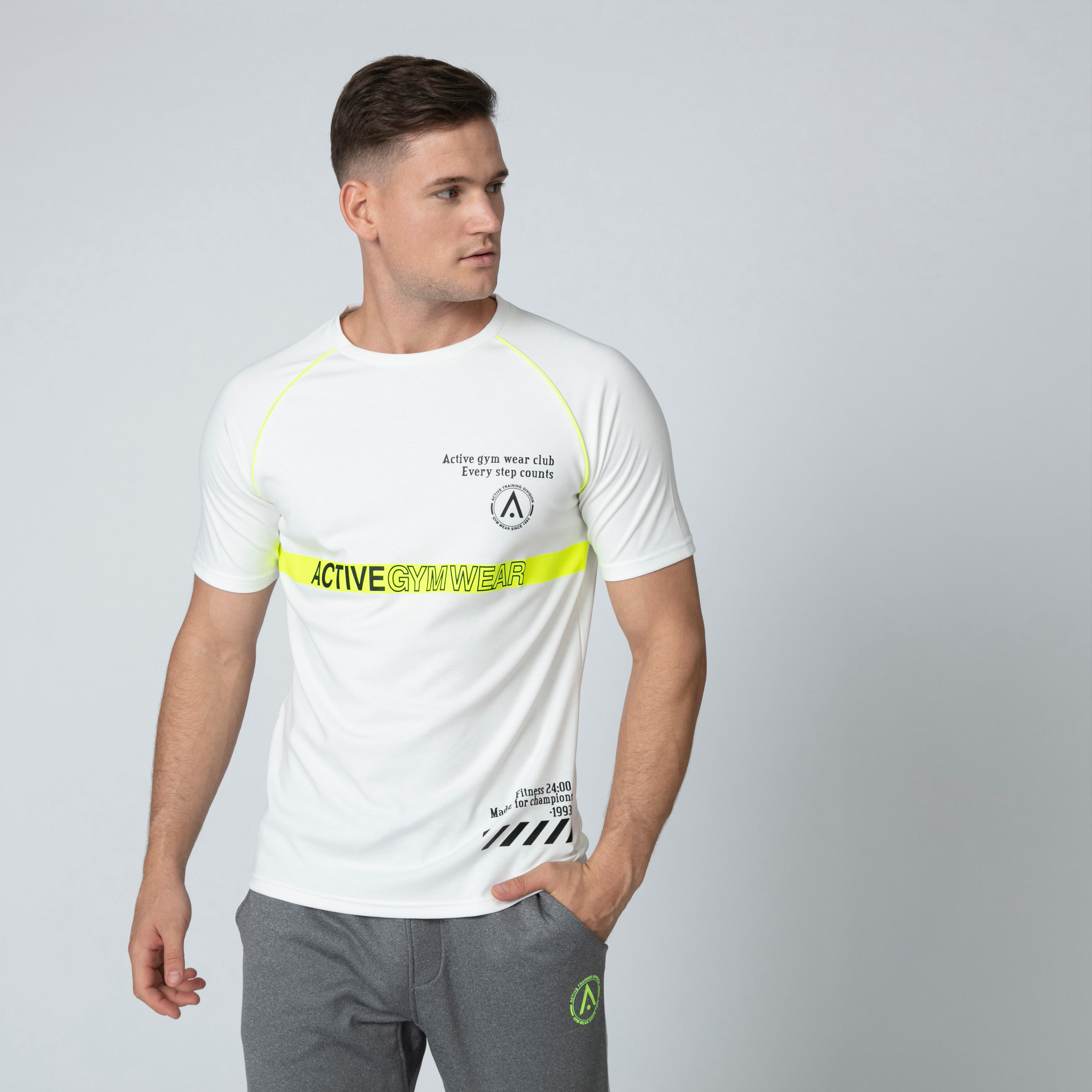 تيشيرت بياقة مستديرة وأكمام قصيرة وطبعات-men-clothing-sportswearandactivewear-tshirtsandpolos-image-1