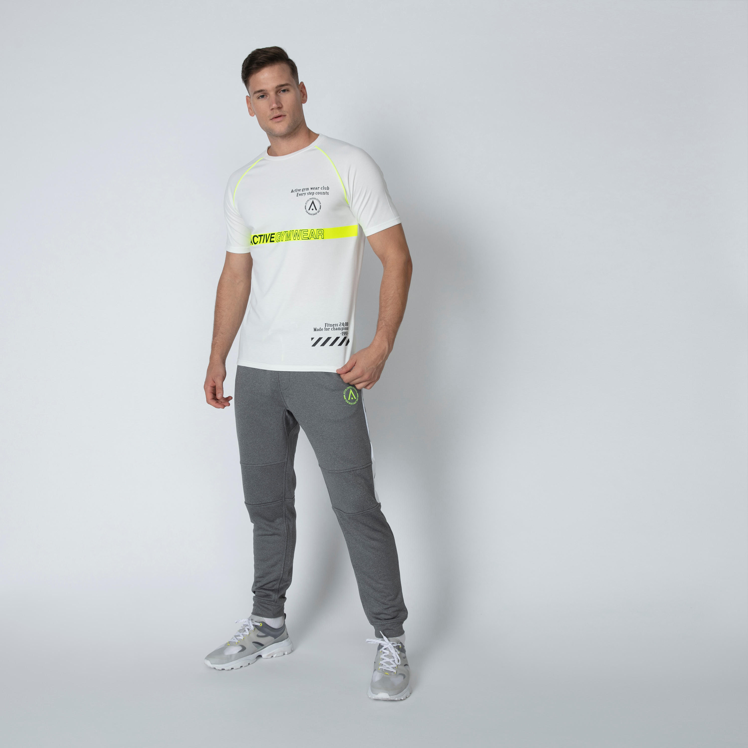 تيشيرت بياقة مستديرة وأكمام قصيرة وطبعات-men-clothing-sportswearandactivewear-tshirtsandpolos-image-3