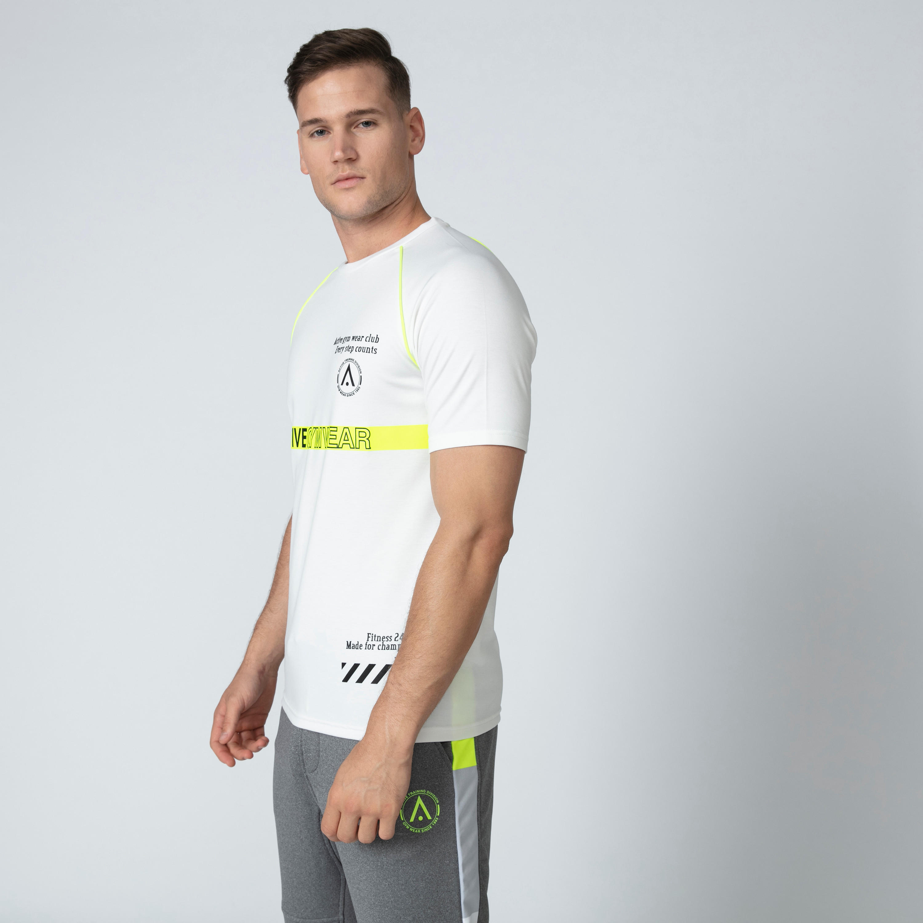 تيشيرت بياقة مستديرة وأكمام قصيرة وطبعات-men-clothing-sportswearandactivewear-tshirtsandpolos-image-4