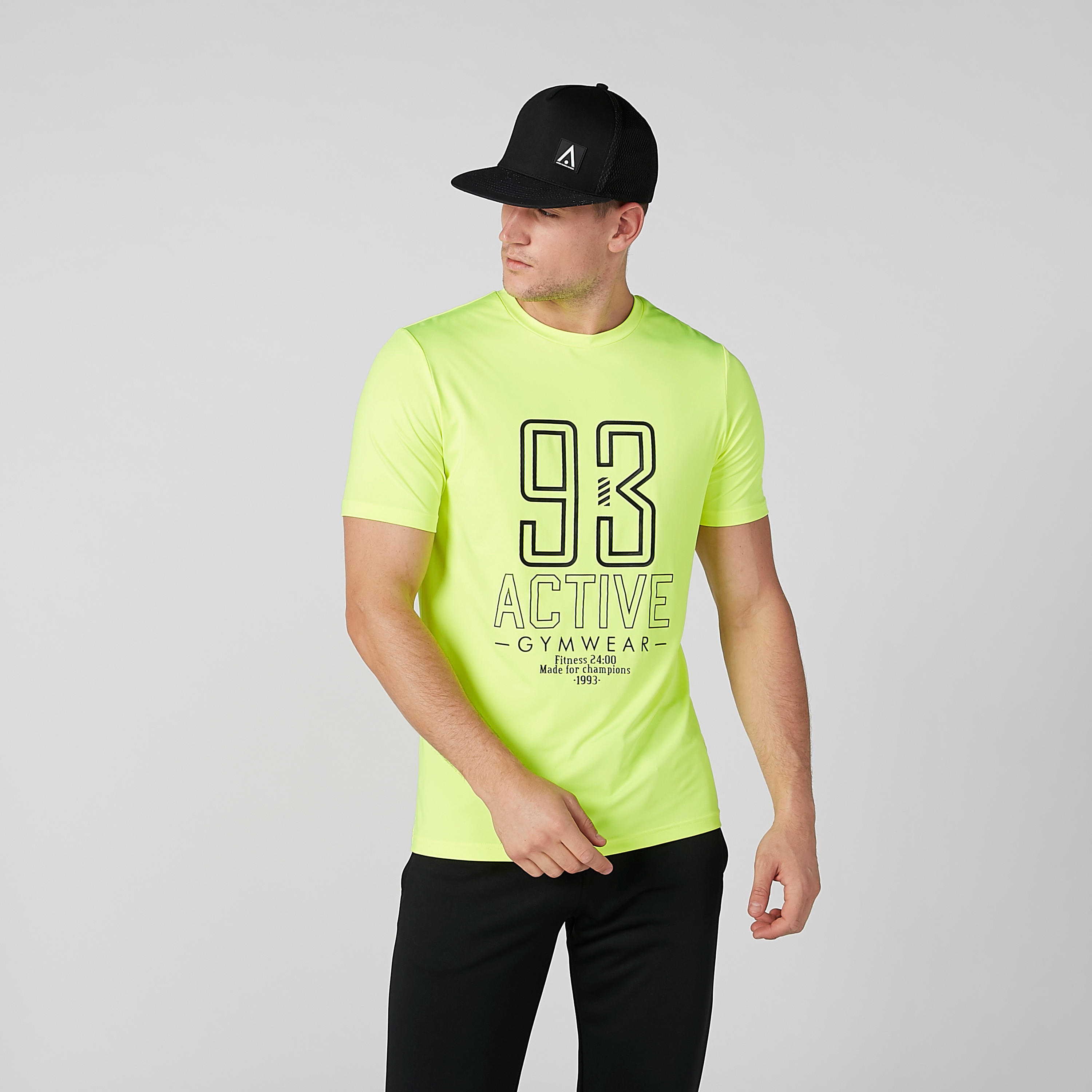 تيشيرت بياقة ضيقة وأكمام قصيرة وطبعات-men-clothing-sportswearandactivewear-tshirtsandpolos-image-1