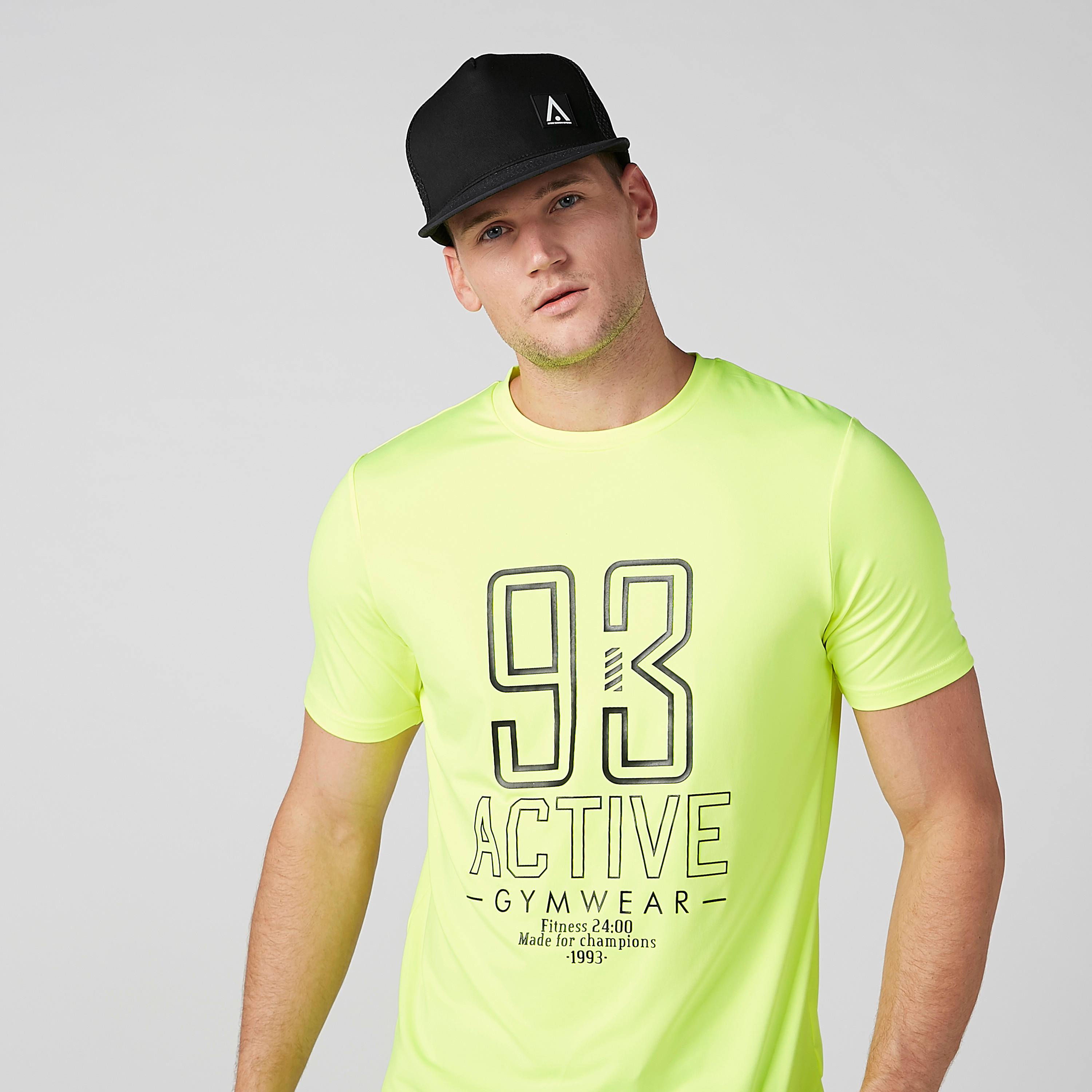 تيشيرت بياقة ضيقة وأكمام قصيرة وطبعات-men-clothing-sportswearandactivewear-tshirtsandpolos-image-3