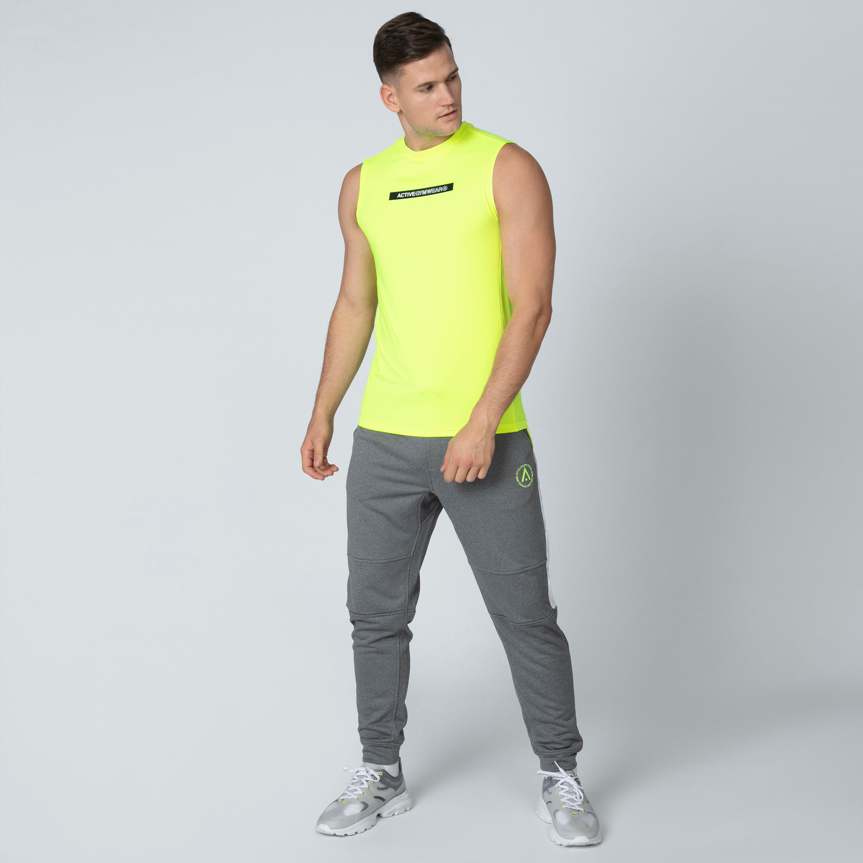 بنطال رياضي طويل برباط وجيوب وطبعات-men-clothing-bottoms-joggers-image-1