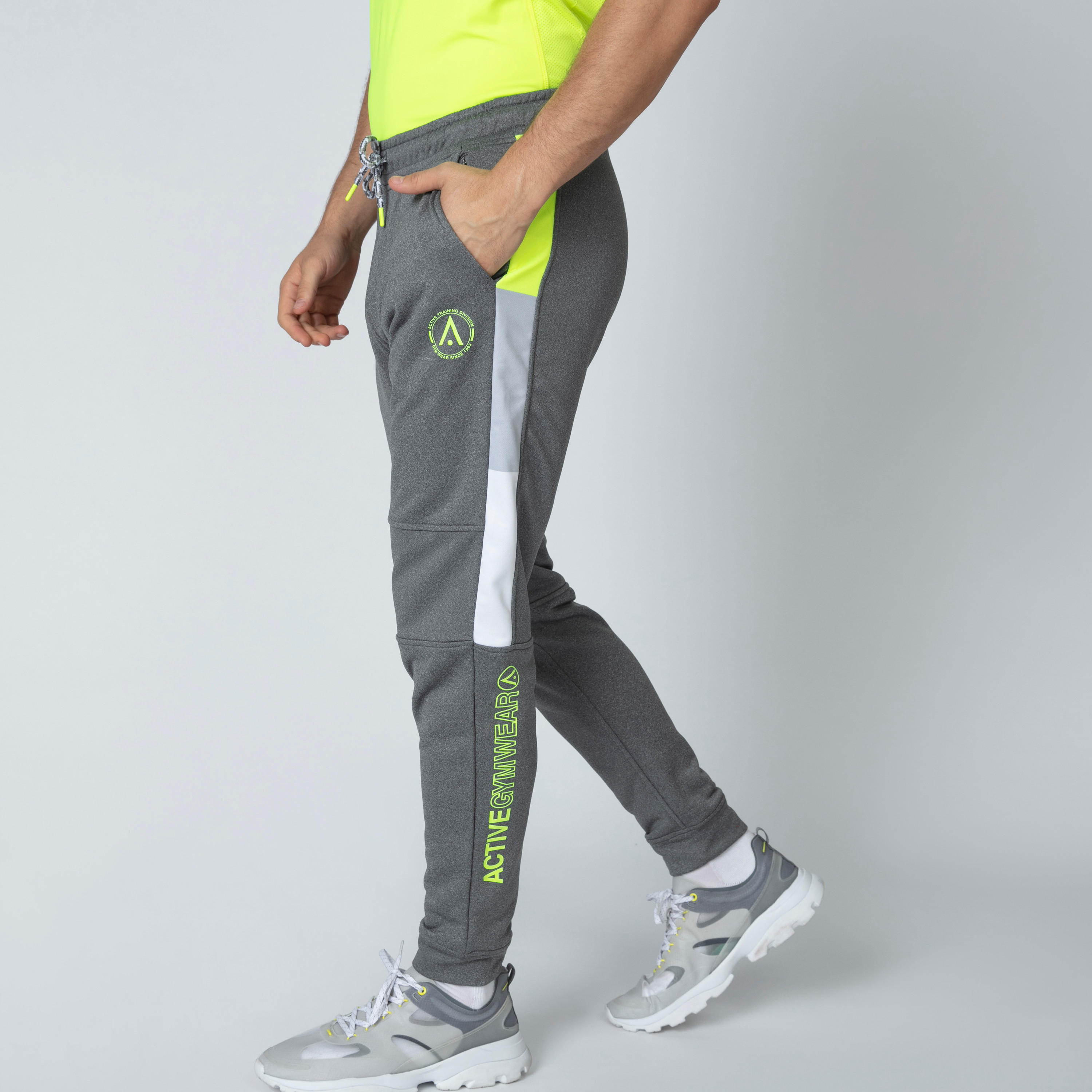 بنطال رياضي طويل برباط وجيوب وطبعات-men-clothing-bottoms-joggers-image-4