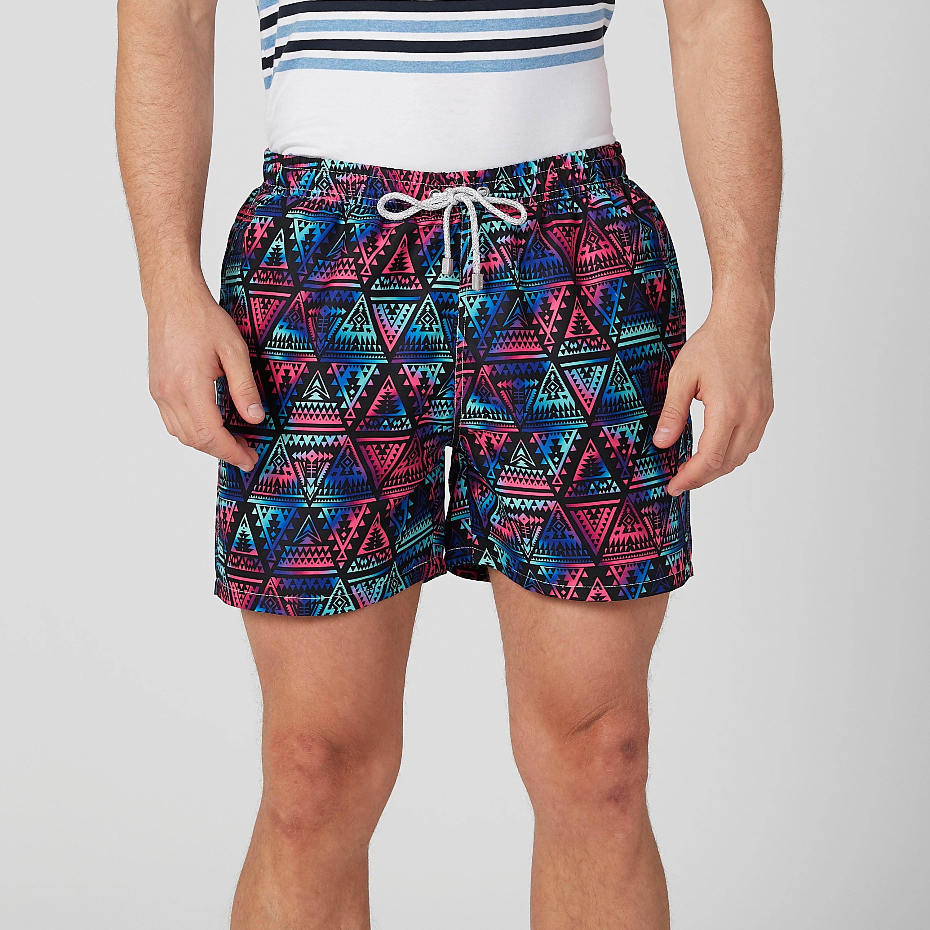 شورت برباط وجيوب وطبعات-men-clothing-sportswearandactivewear-bottoms-image-3