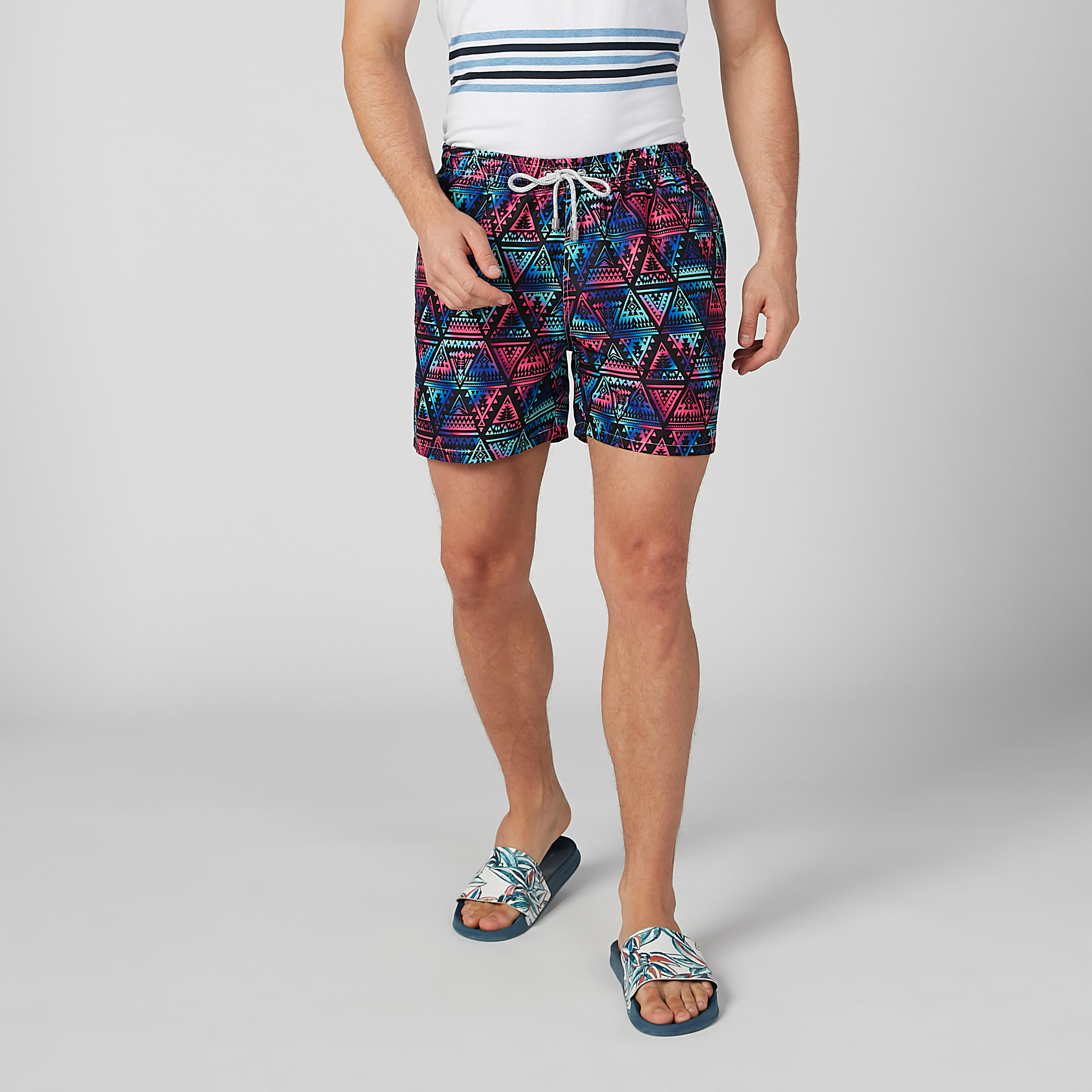 شورت برباط وجيوب وطبعات-men-clothing-sportswearandactivewear-bottoms-image-1