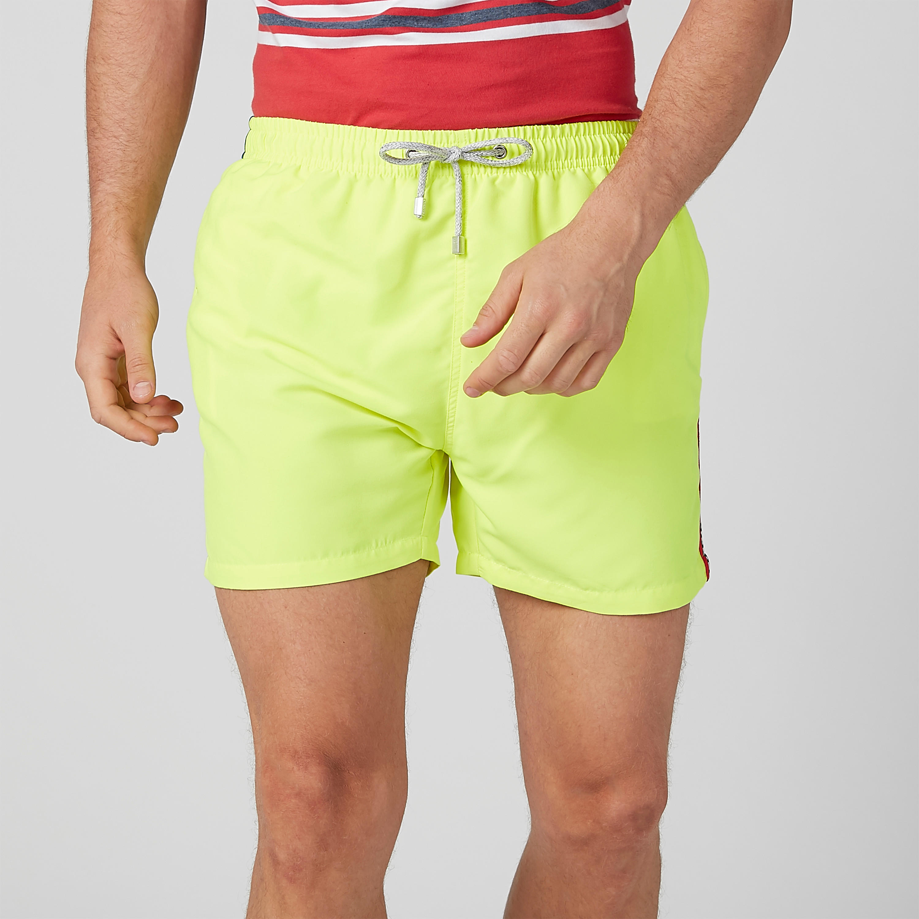 شورت برباط وجيوب مع تفاصيل شريط جانبي-men-clothing-sportswearandactivewear-bottoms-image-3