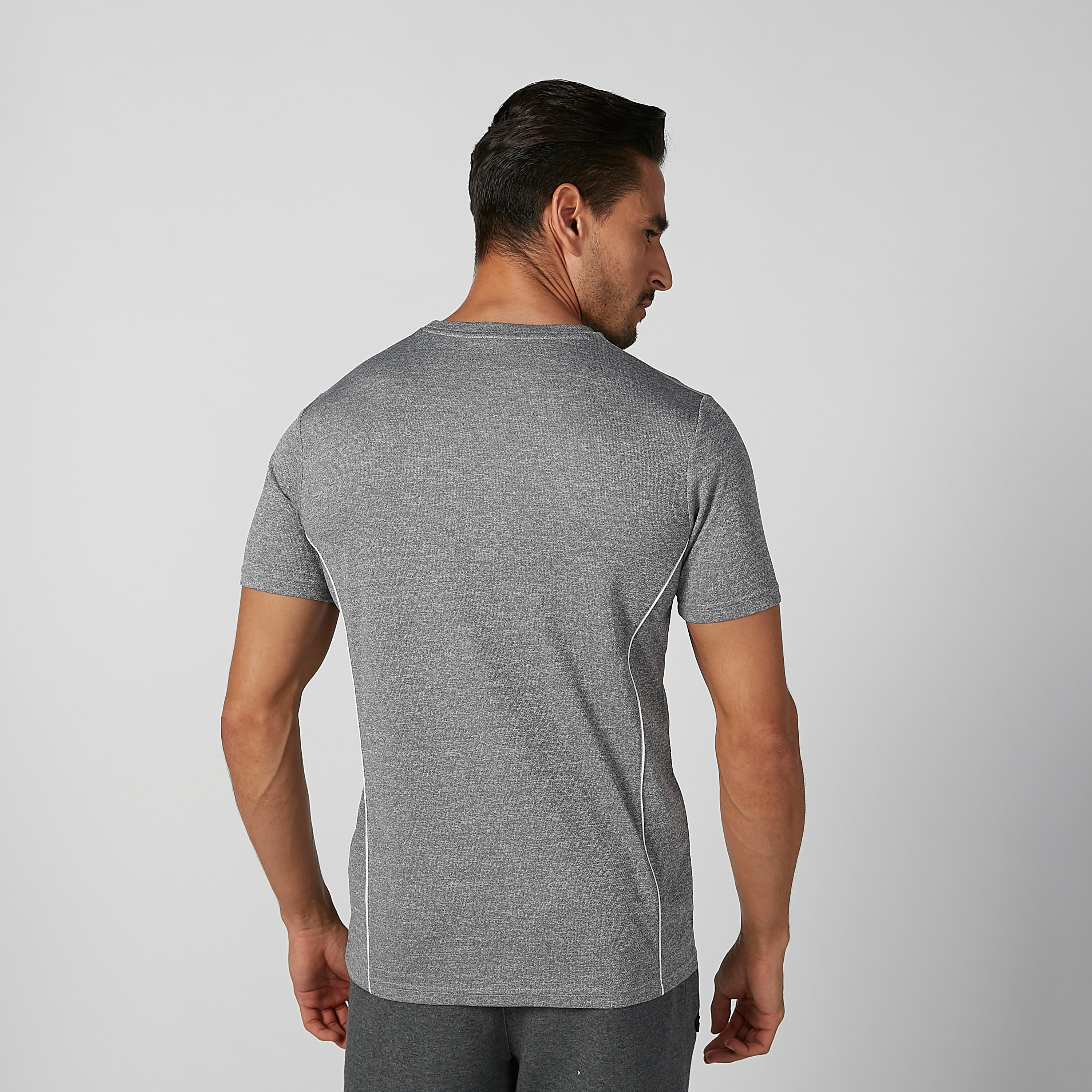 تيشيرت سادة بياقة ضيّقة وأكمام قصيرة-men-clothing-sportswearandactivewear-tshirtsandpolos-image-3