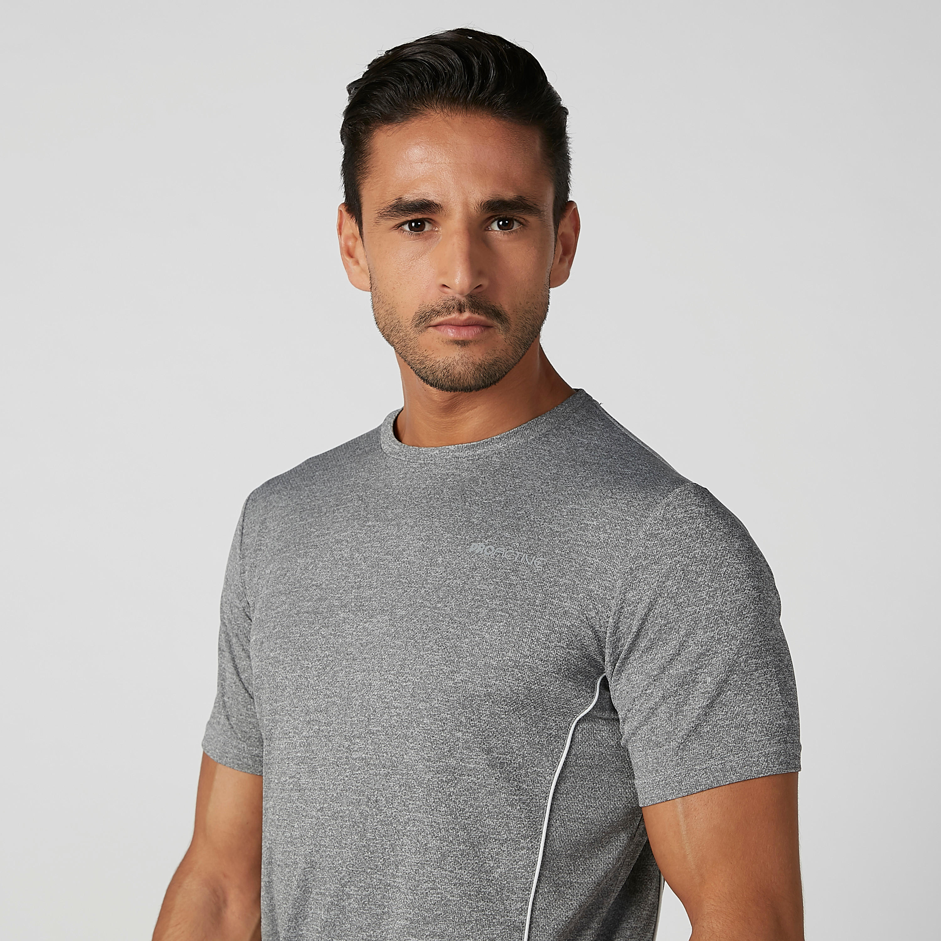 تيشيرت سادة بياقة ضيّقة وأكمام قصيرة-men-clothing-sportswearandactivewear-tshirtsandpolos-image-4