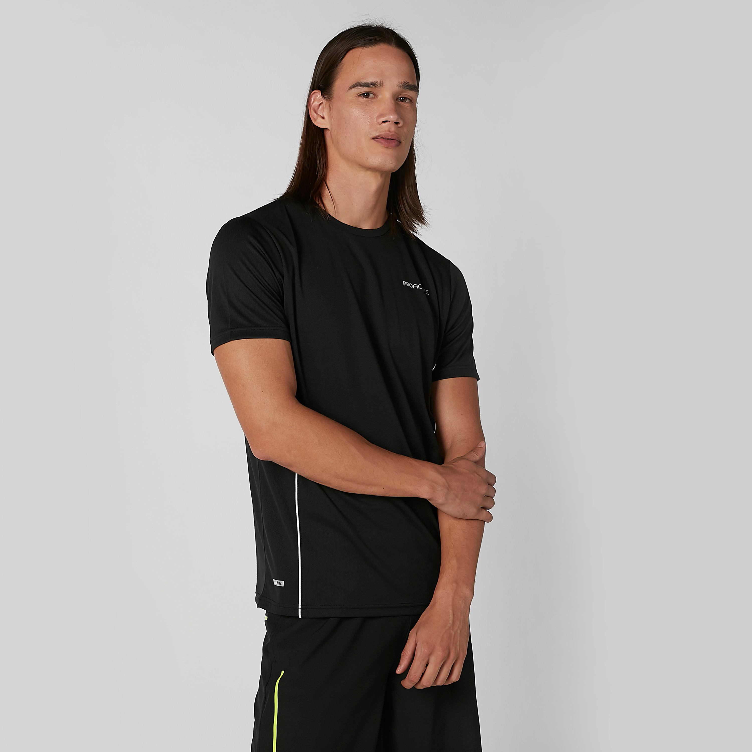 تيشيرت بياقة ضيقة وأكمام قصيرة وطبعات-men-clothing-sportswearandactivewear-tshirtsandpolos-image-1