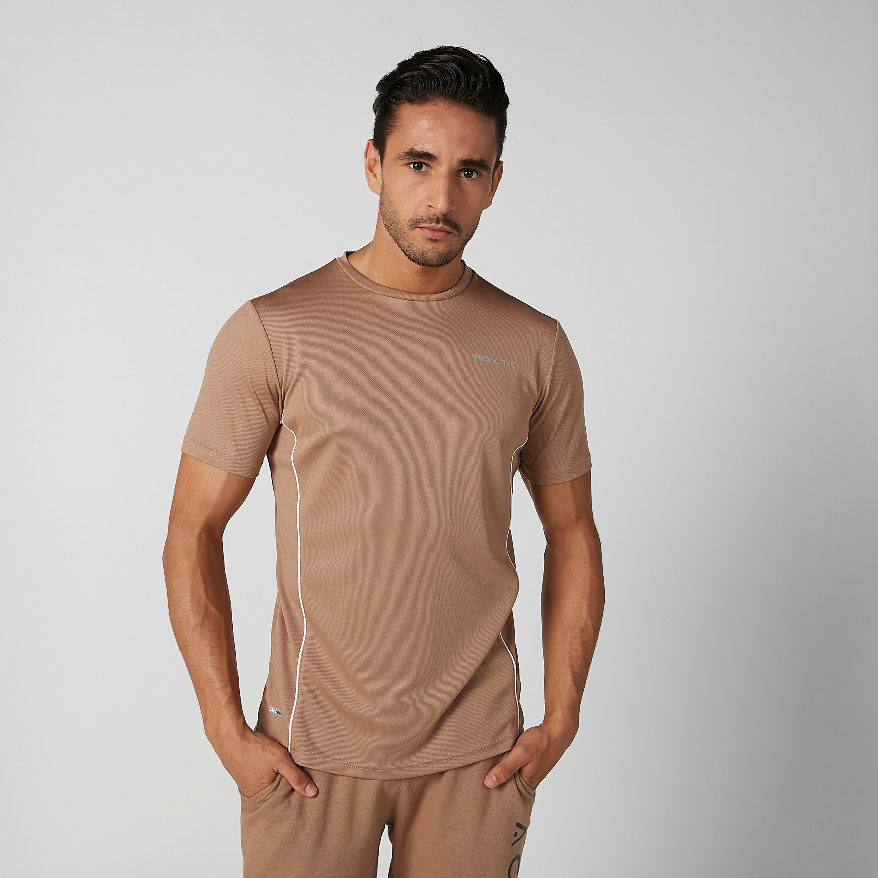 تيشيرت بارز الملمس بياقة ضيقة وأكمام قصيرة-men-clothing-sportswearandactivewear-tshirtsandpolos-image-1