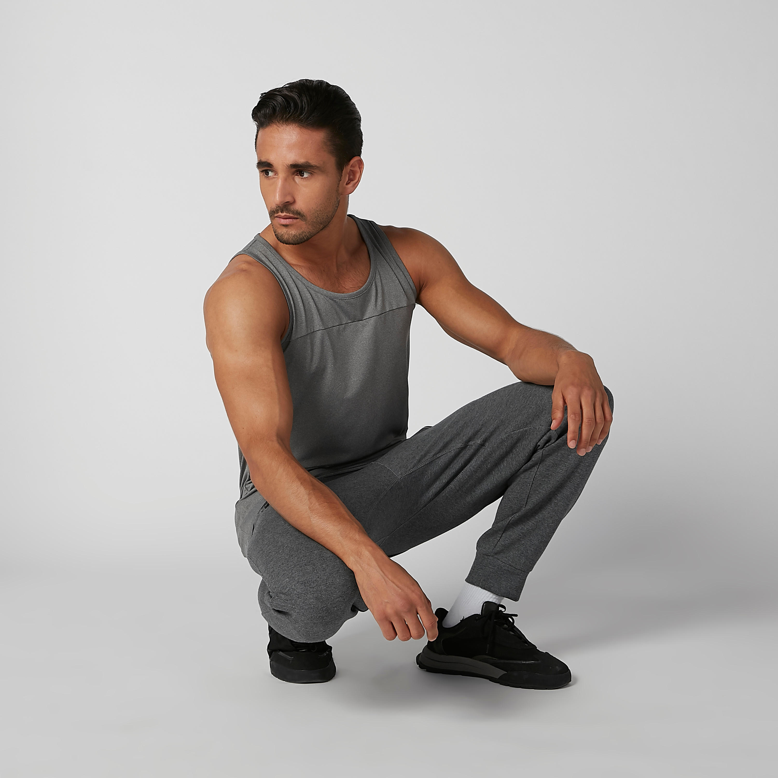 فيست دون أكمام بياقة عميقة وطبعات-men-clothing-sportswearandactivewear-tshirtsandpolos-image-1