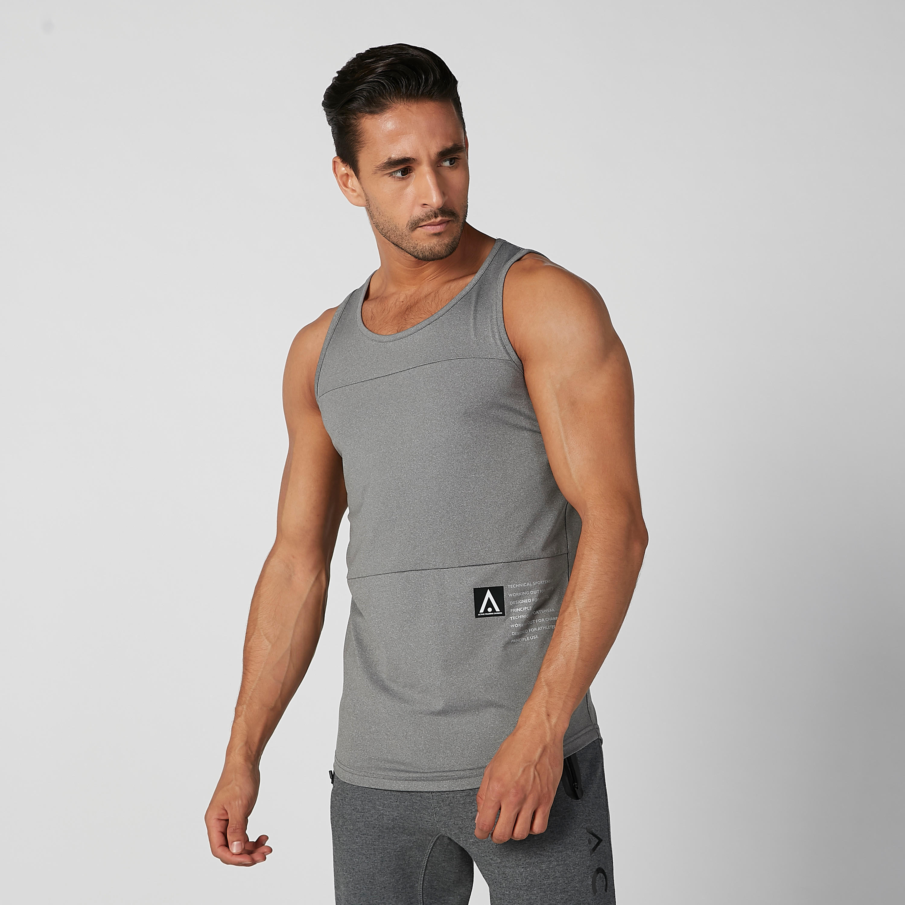 فيست دون أكمام بياقة عميقة وطبعات-men-clothing-sportswearandactivewear-tshirtsandpolos-image-2