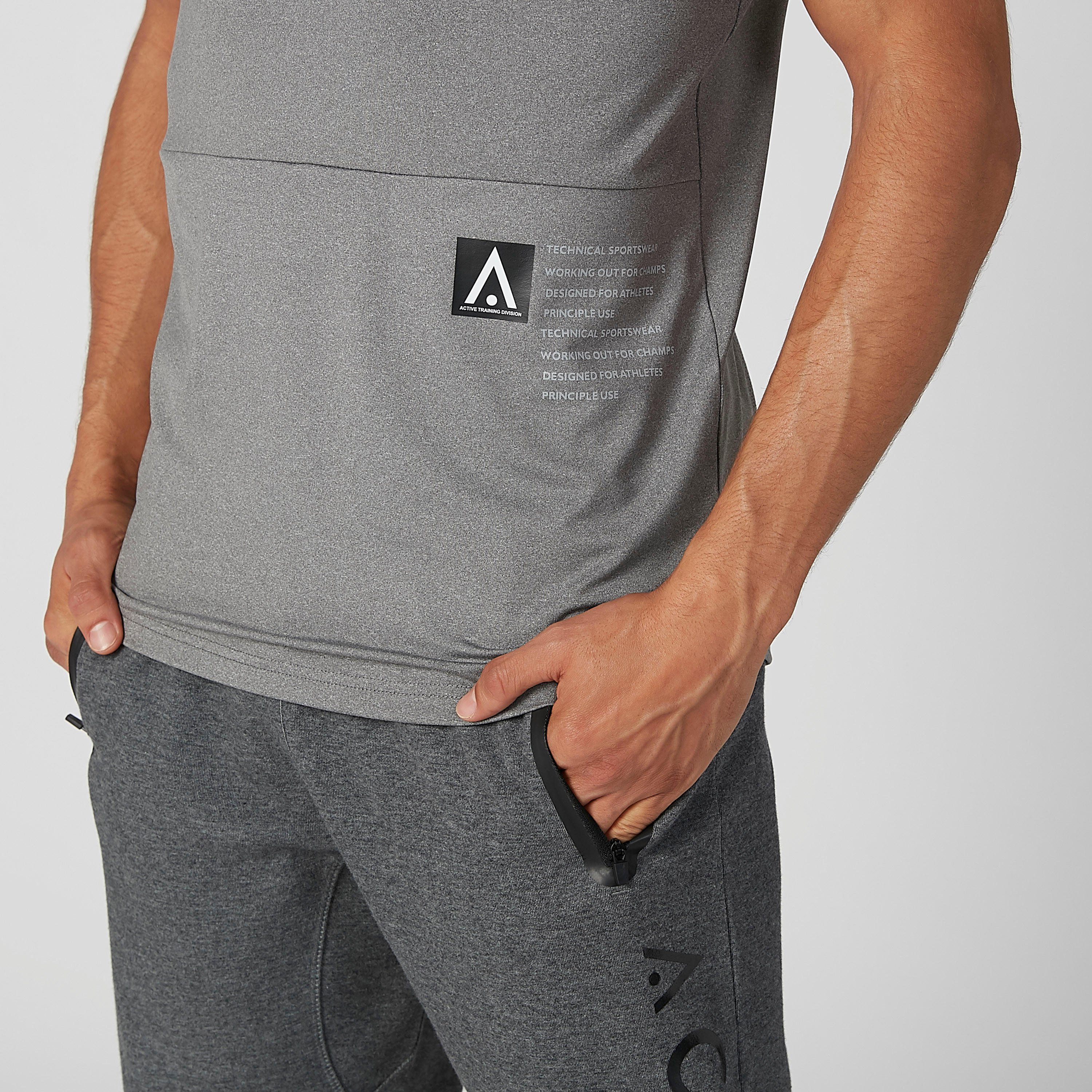 فيست دون أكمام بياقة عميقة وطبعات-men-clothing-sportswearandactivewear-tshirtsandpolos-image-4