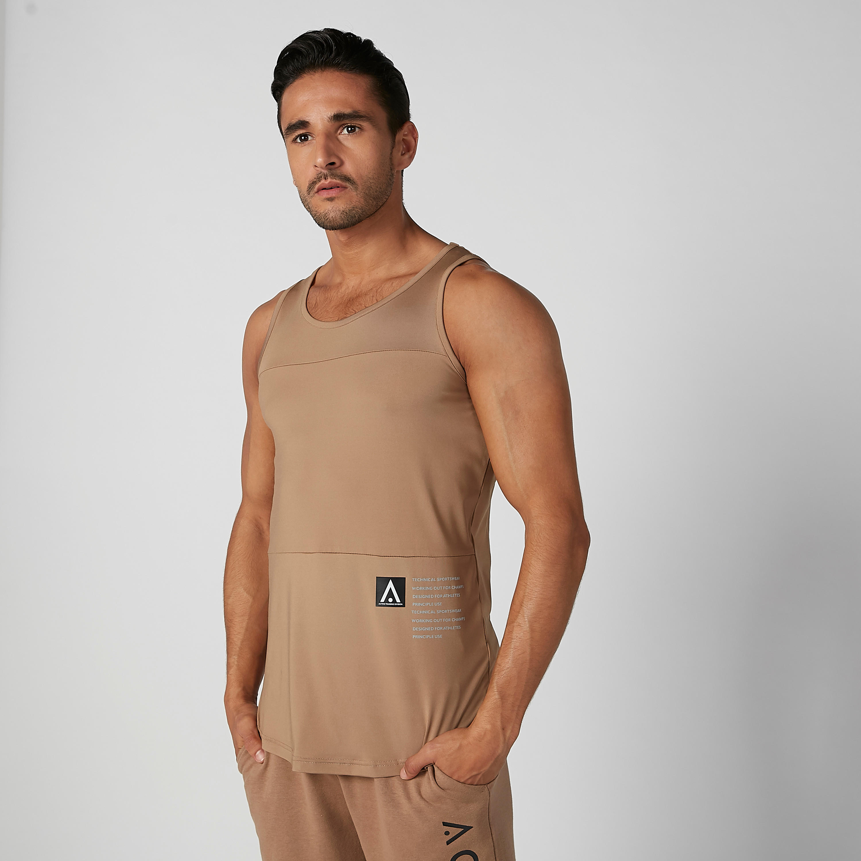 فيست دون أكمام بياقة عميقة وطبعات-men-clothing-tshirtsandpolos-vests-image-1