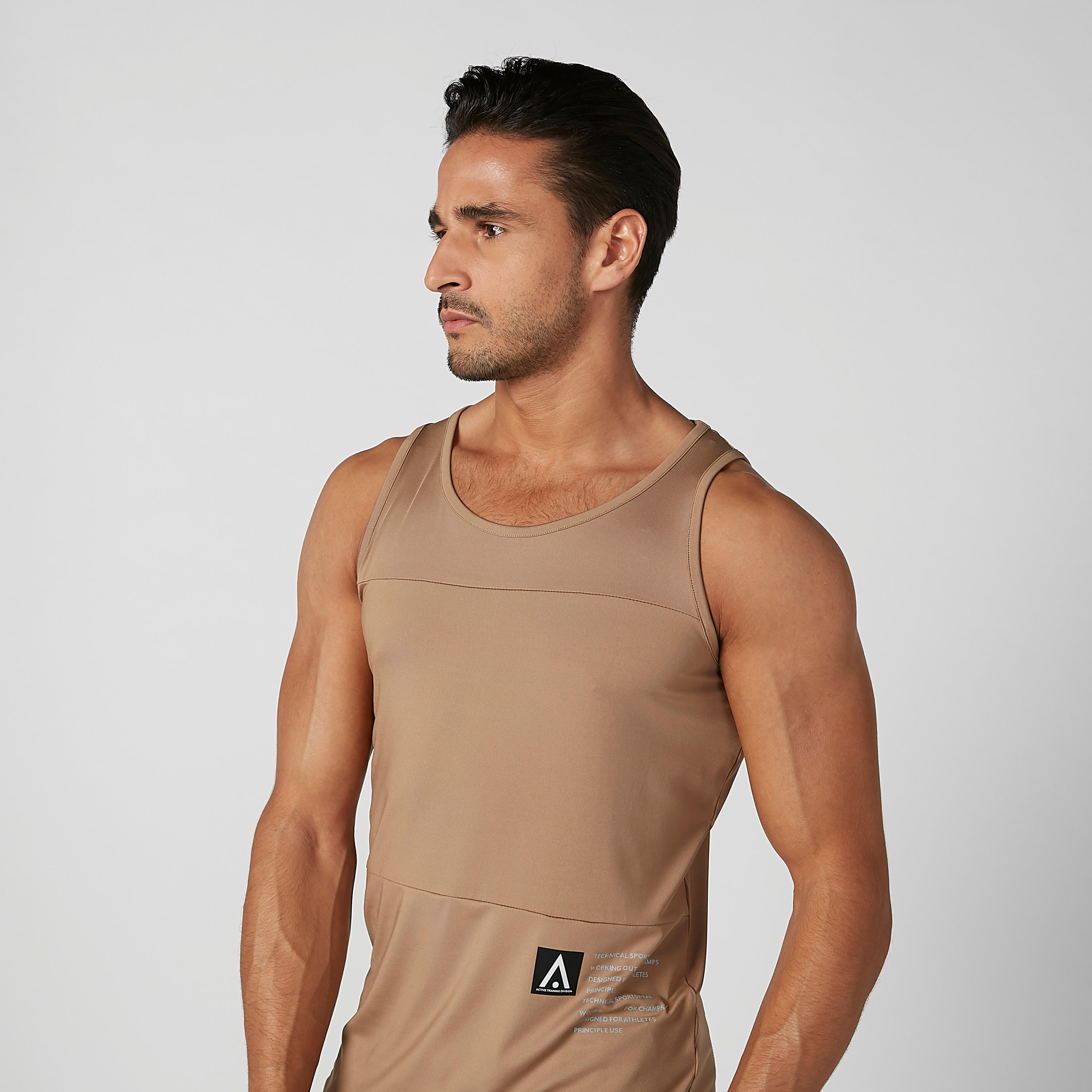 فيست دون أكمام بياقة عميقة وطبعات-men-clothing-tshirtsandpolos-vests-image-3