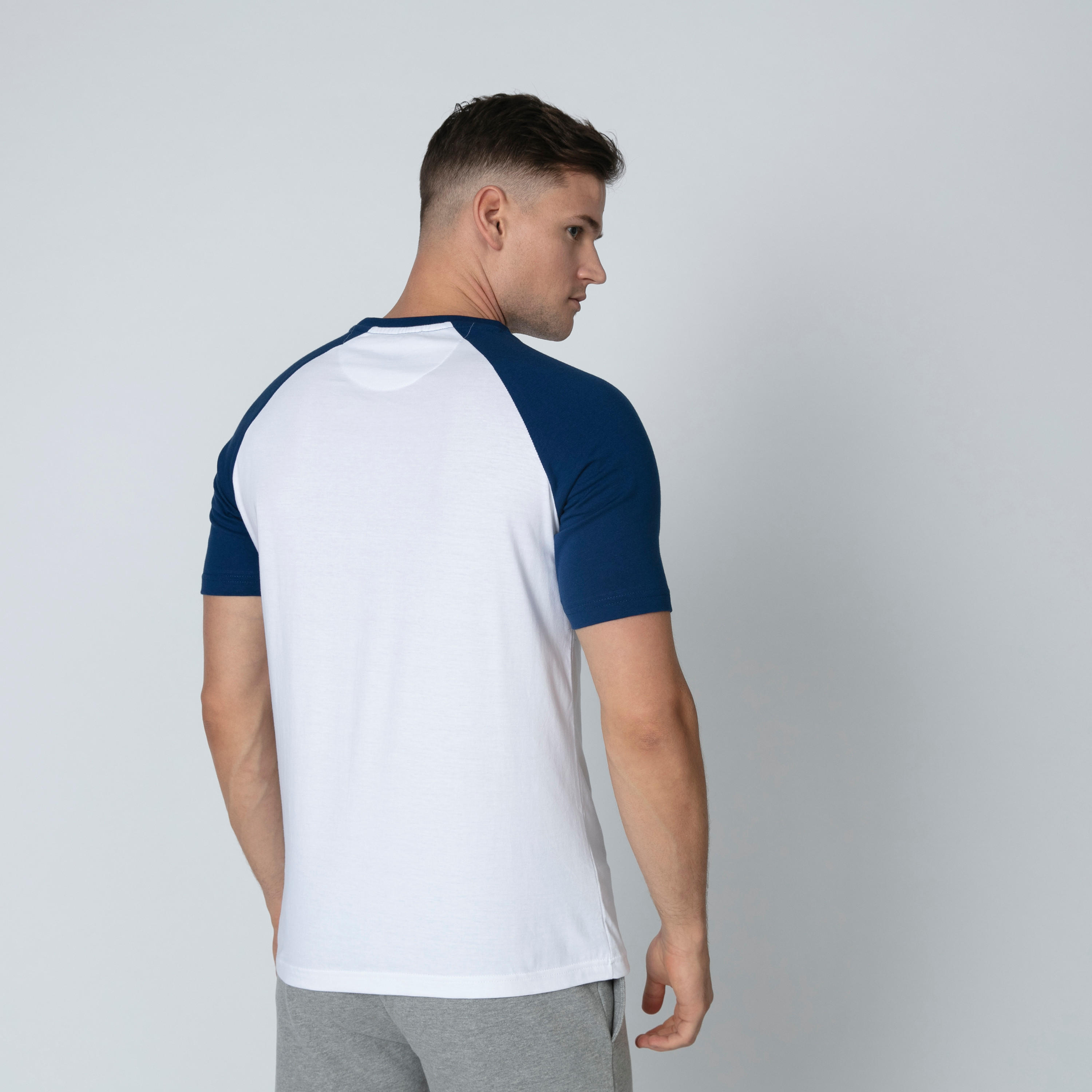 تيشيرت بياقة مستديرة وأكمام مغايرة وطبعات مانشستر سيتي-men-clothing-sportswearandactivewear-tshirtsandpolos-image-2