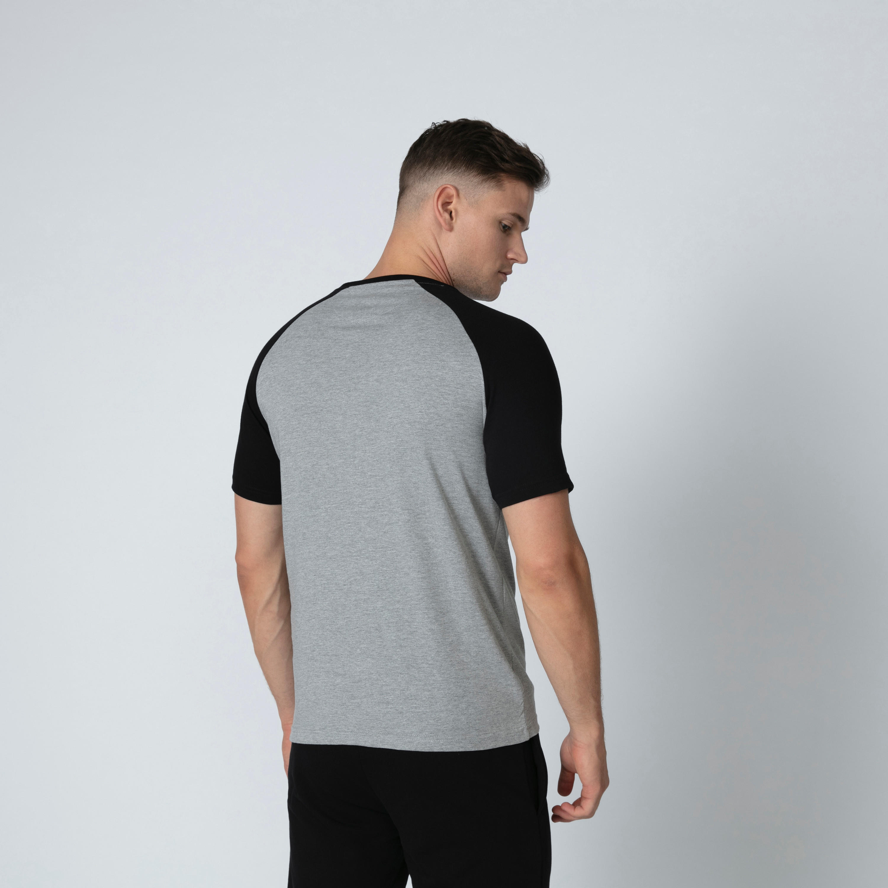 تيشيرت بياقة مستديرة وأكمام مغايرة وطبعات مانشستر سيتي-men-clothing-sportswearandactivewear-tshirtsandpolos-image-2