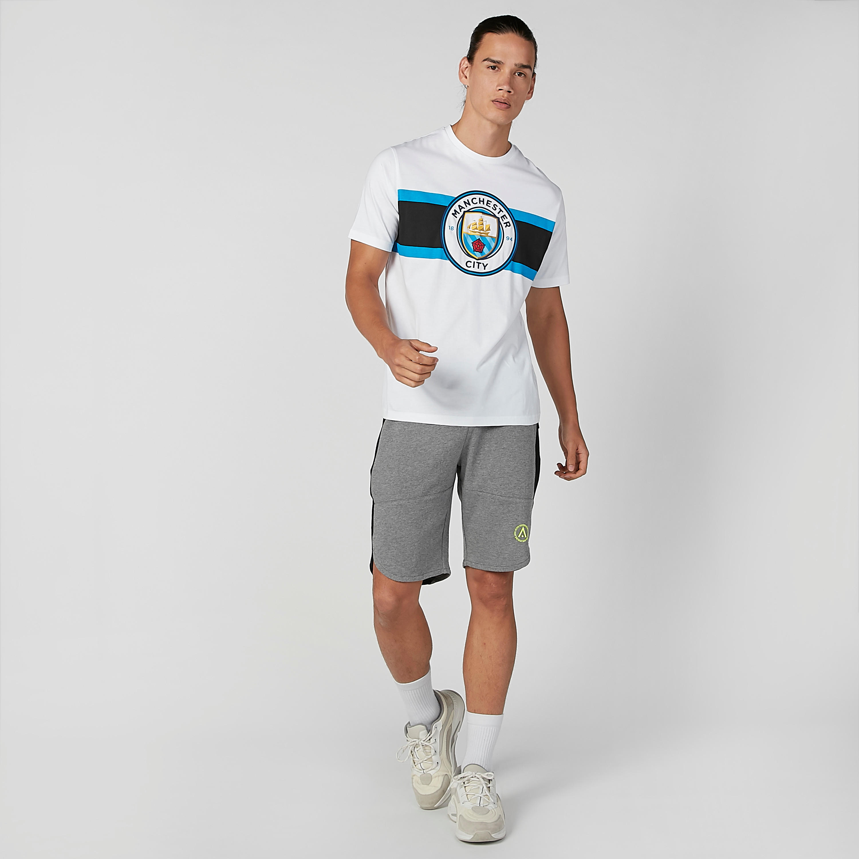 تيشيرت بياقة ضيّقة وأكمام قصيرة وطبعات مانشستر سيتي-men-clothing-sportswearandactivewear-tshirtsandpolos-image-2