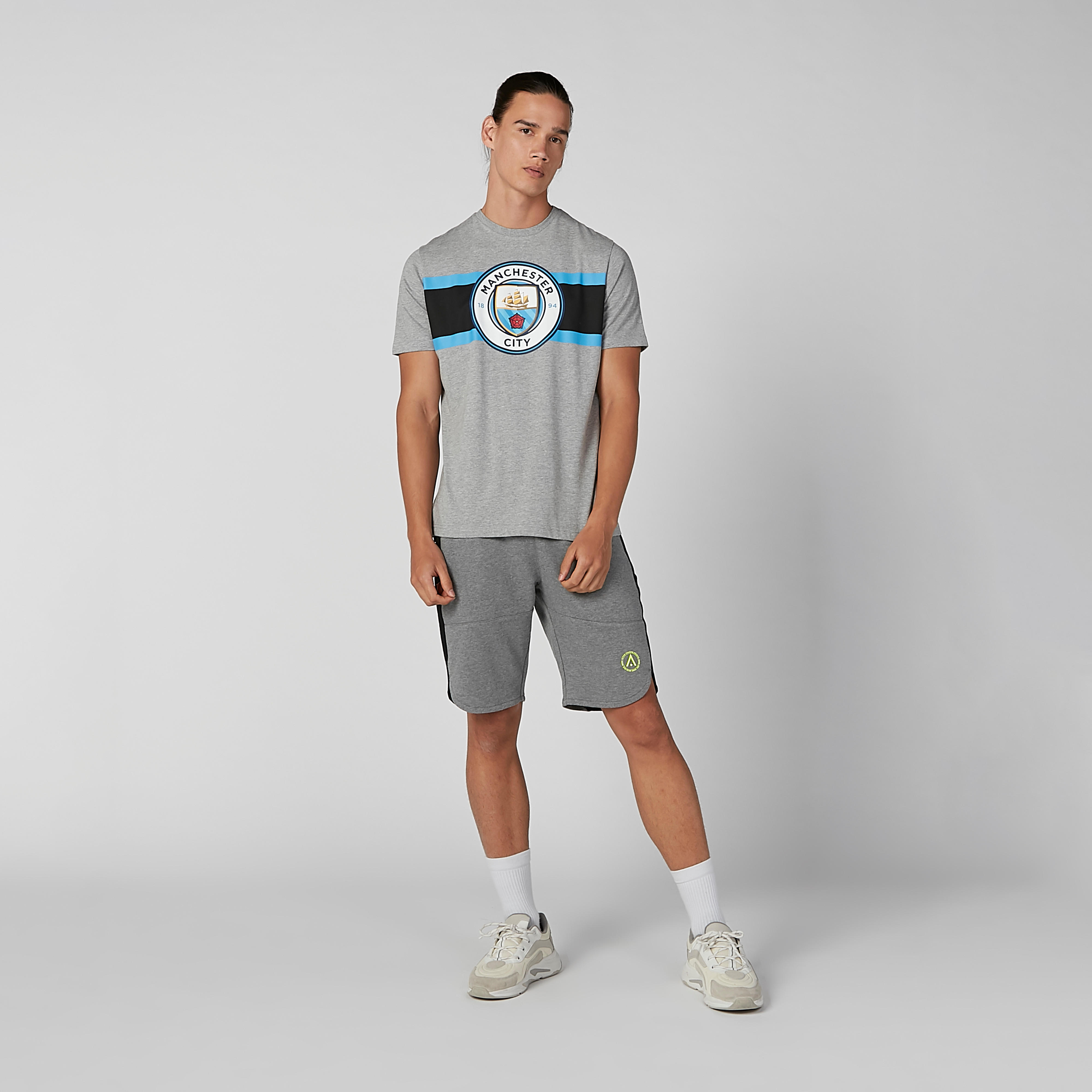 تيشيرت بياقة ضيّقة وأكمام قصيرة وطبعات مانشستر سيتي-men-clothing-sportswearandactivewear-tshirtsandpolos-image-1